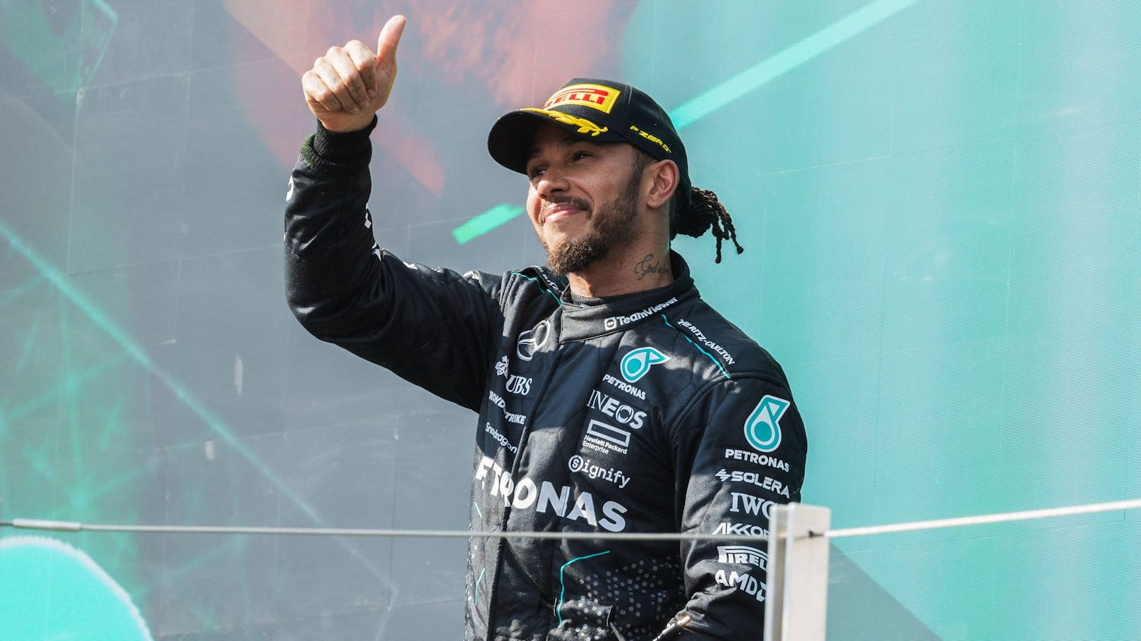 Zu viele Pokale – F1-Star Hamilton geht der Platz aus