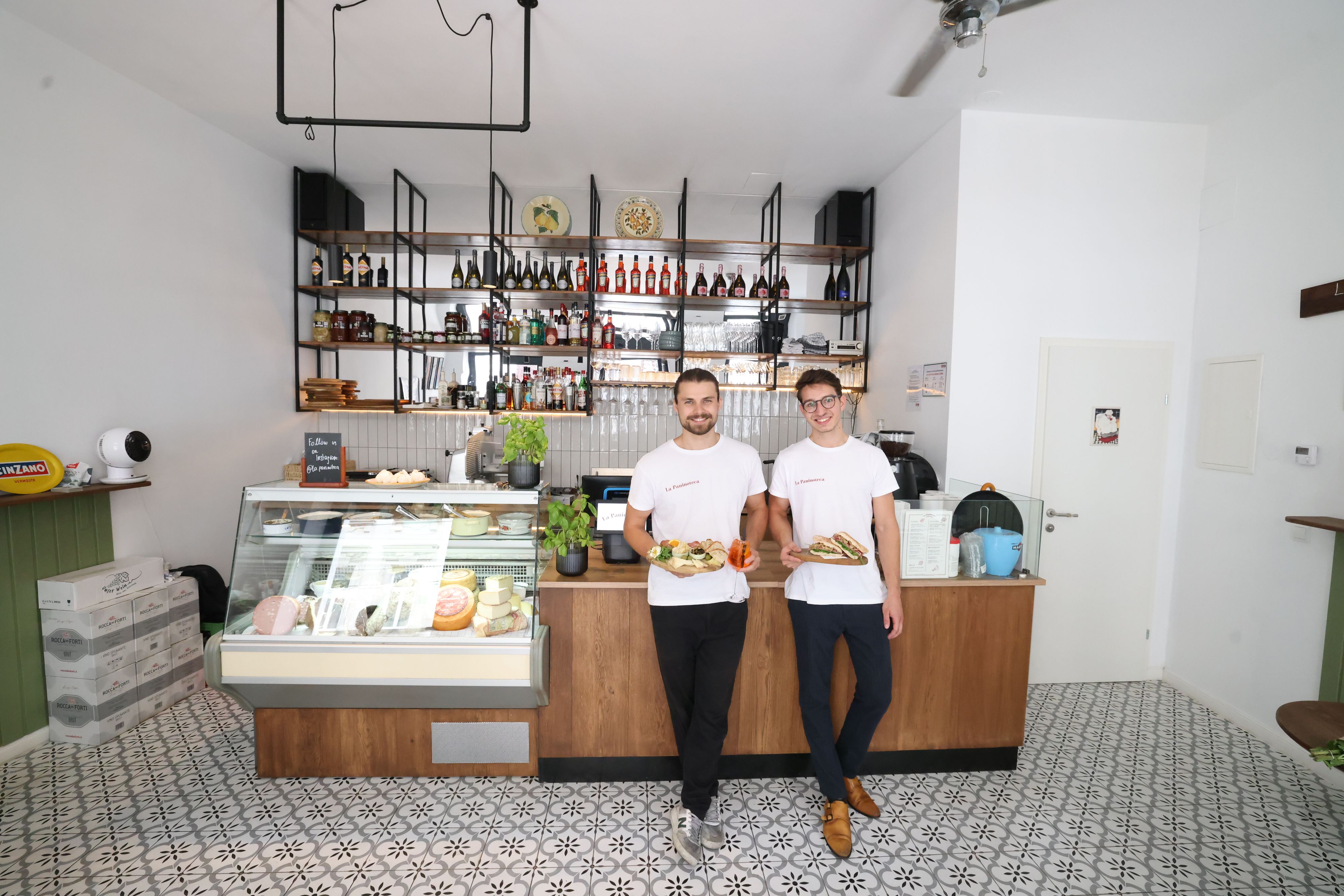 Christof und Florian in ihrem neuen Lokal an der Kaiserstraße