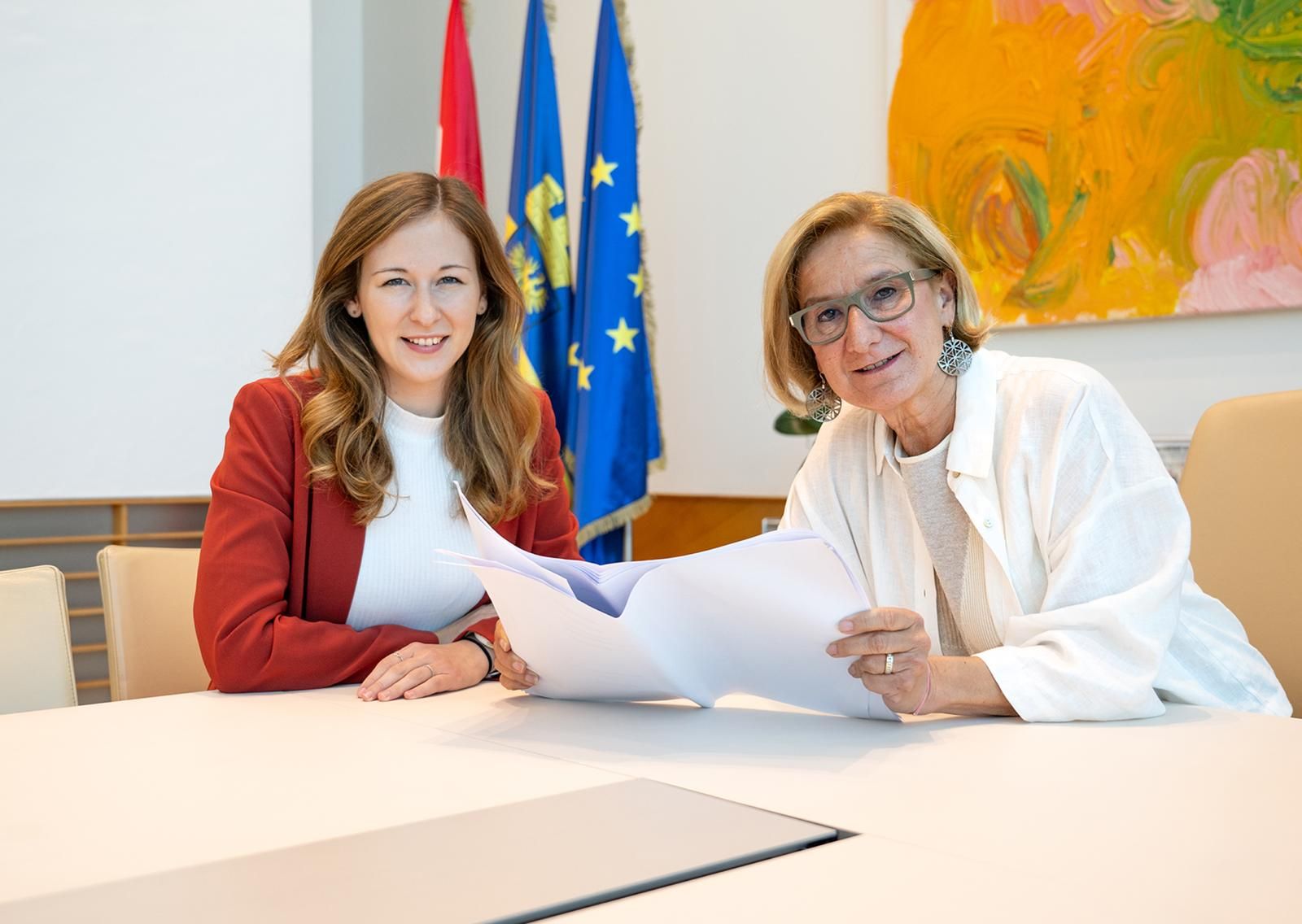 Staatssekretärin Plakolm und Landeshauptfrau Mikl-Leitner (r.)