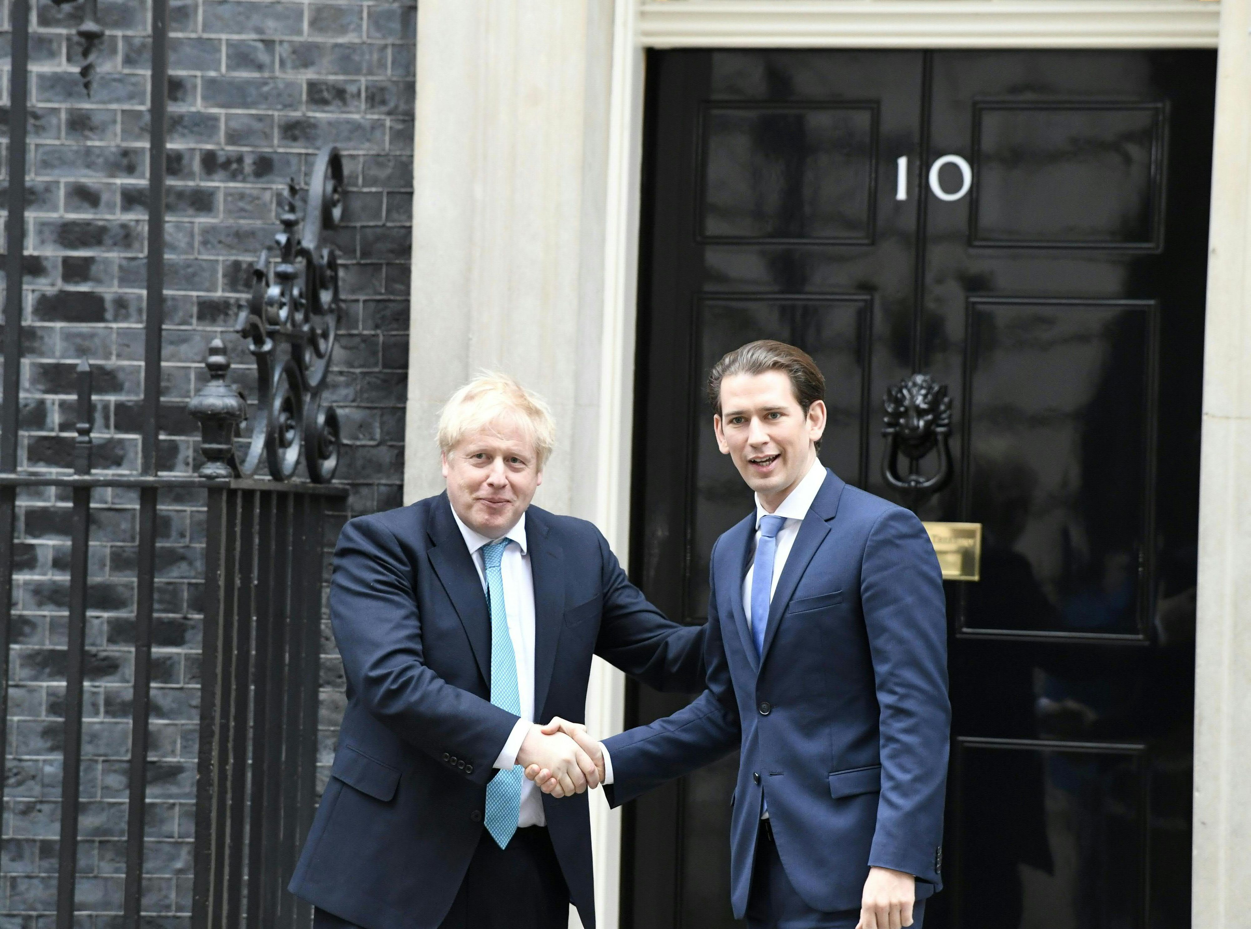 Sebastian Kurz mit Boris Johnson einst vor Downing Street No. 10