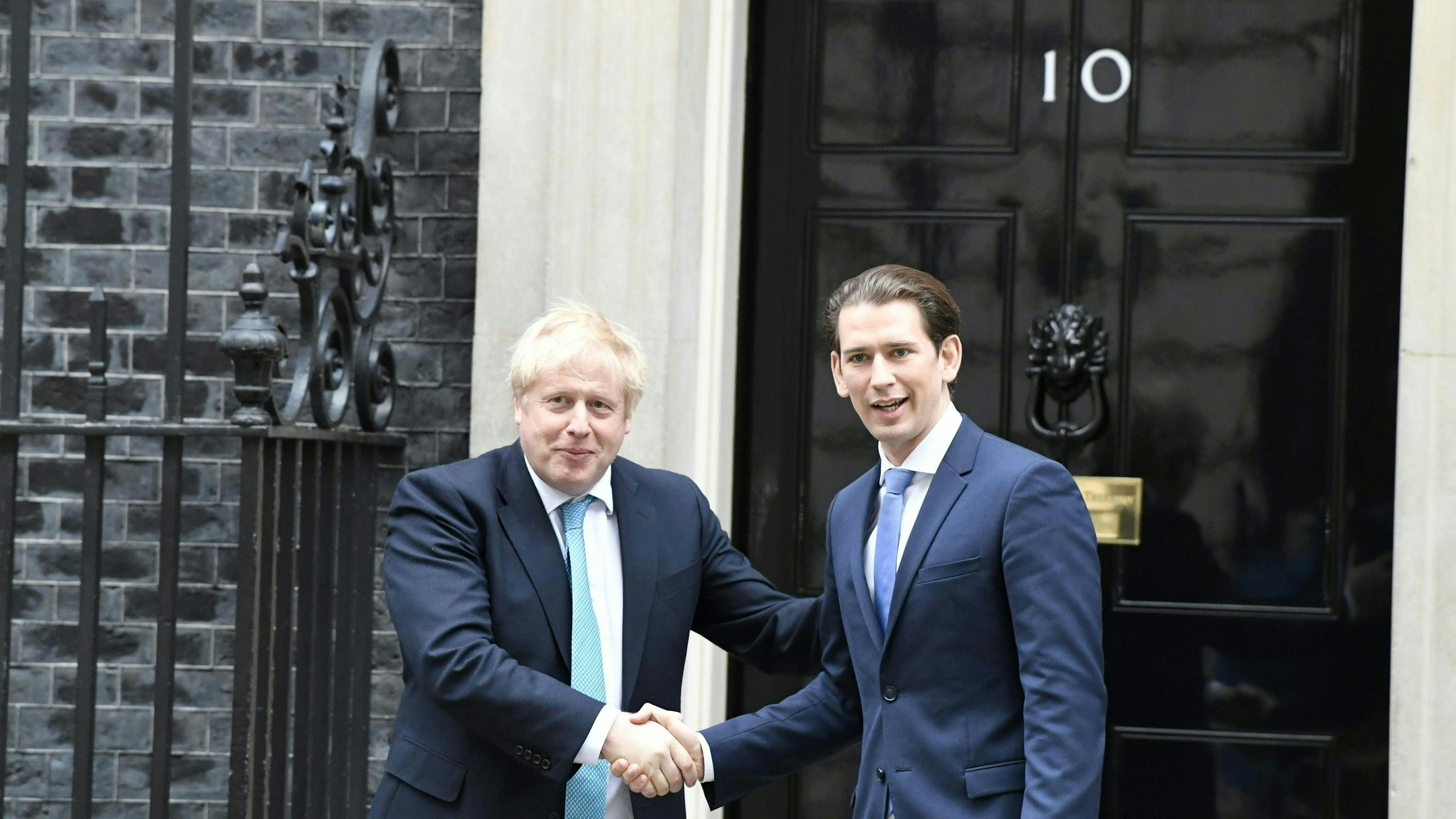 Download von www.picturedesk.com am 24.07.2024 (16:53). Sebastian Kurz mit Boris Johnson 