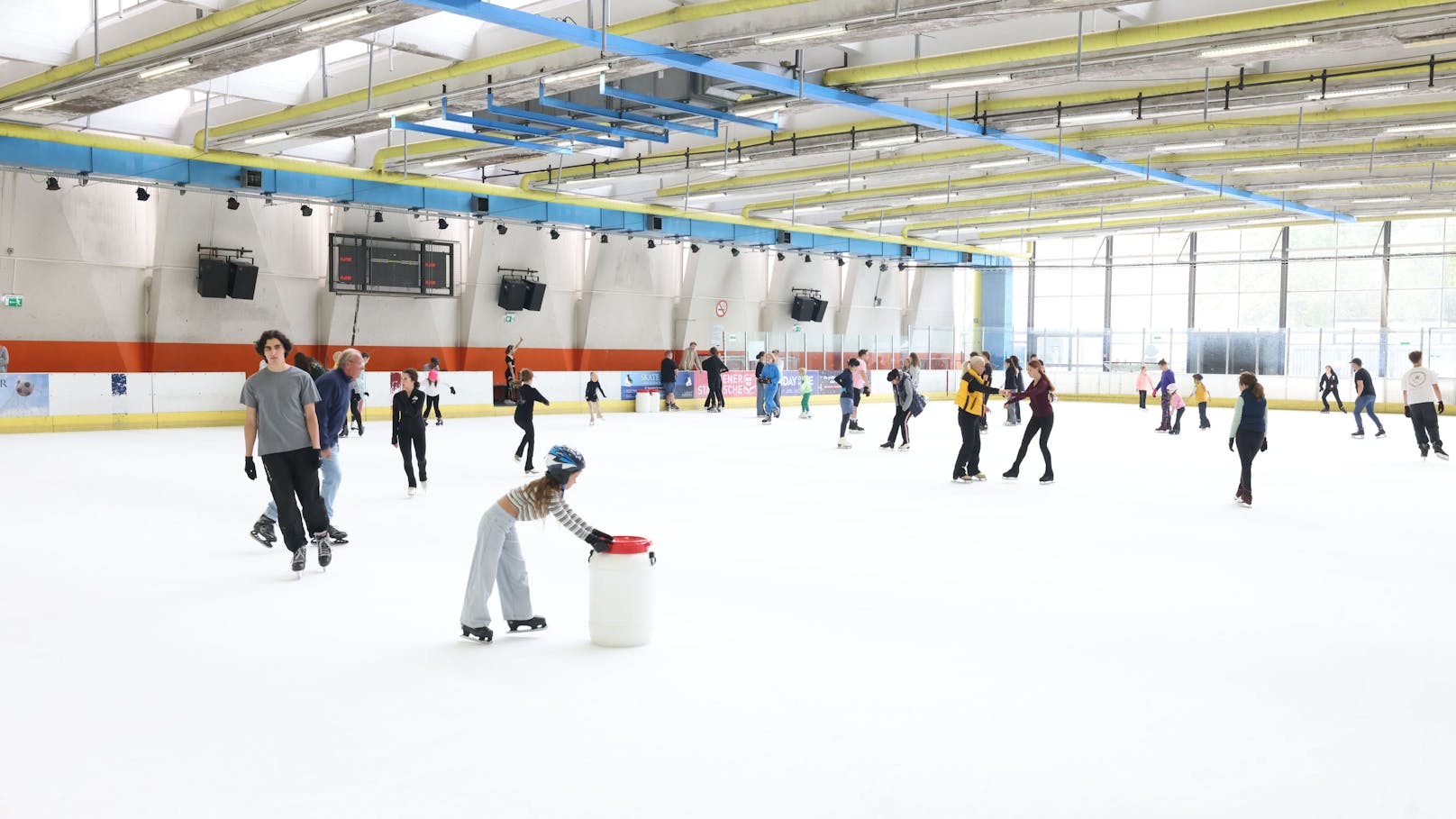 Kein Sommer hält die Wintersportler vom Eis fern.