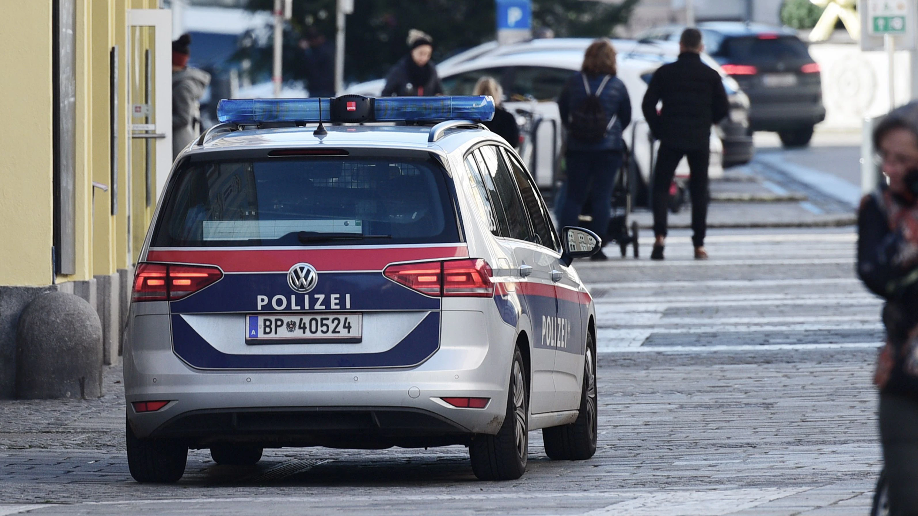 Heute.at - 23-Jähriger geht mit Messer auf Stiefvater los