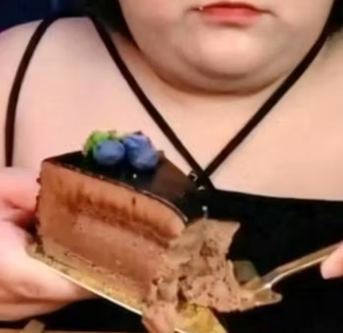 Pan (24) isst sich während Livestream zu Tode