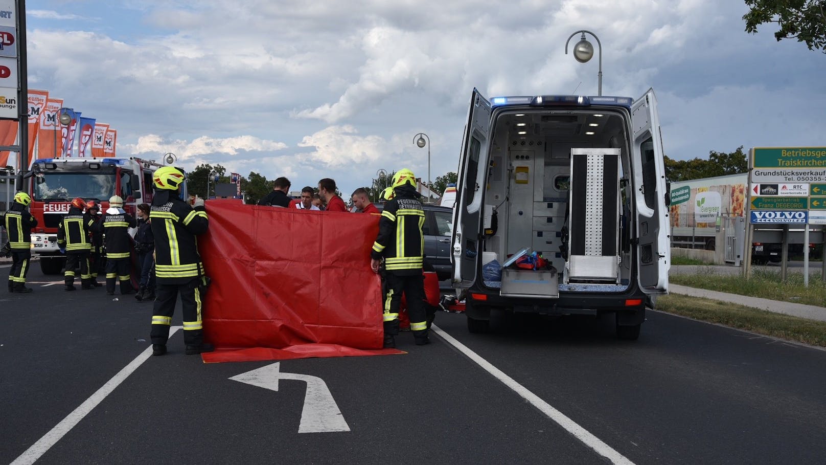 Schwerer Unfall zwischen Harley-Davidson und SUV im Bezirk Baden