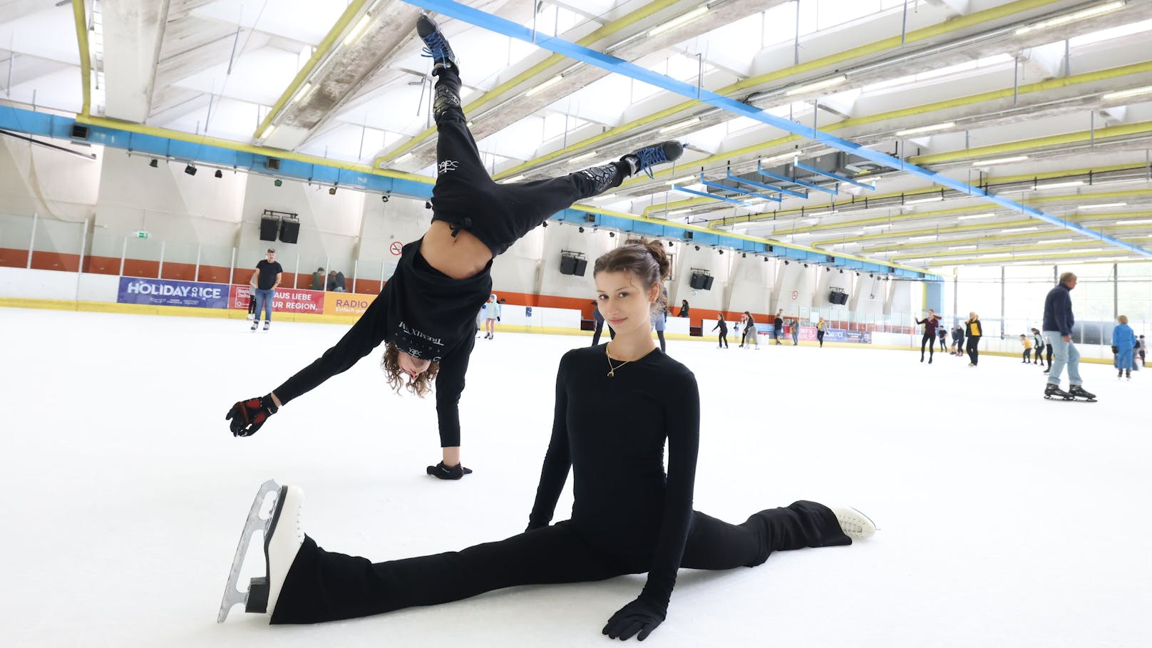 Cool! Eisläufer-Treffpunkt mitten im hitzigen Sommer