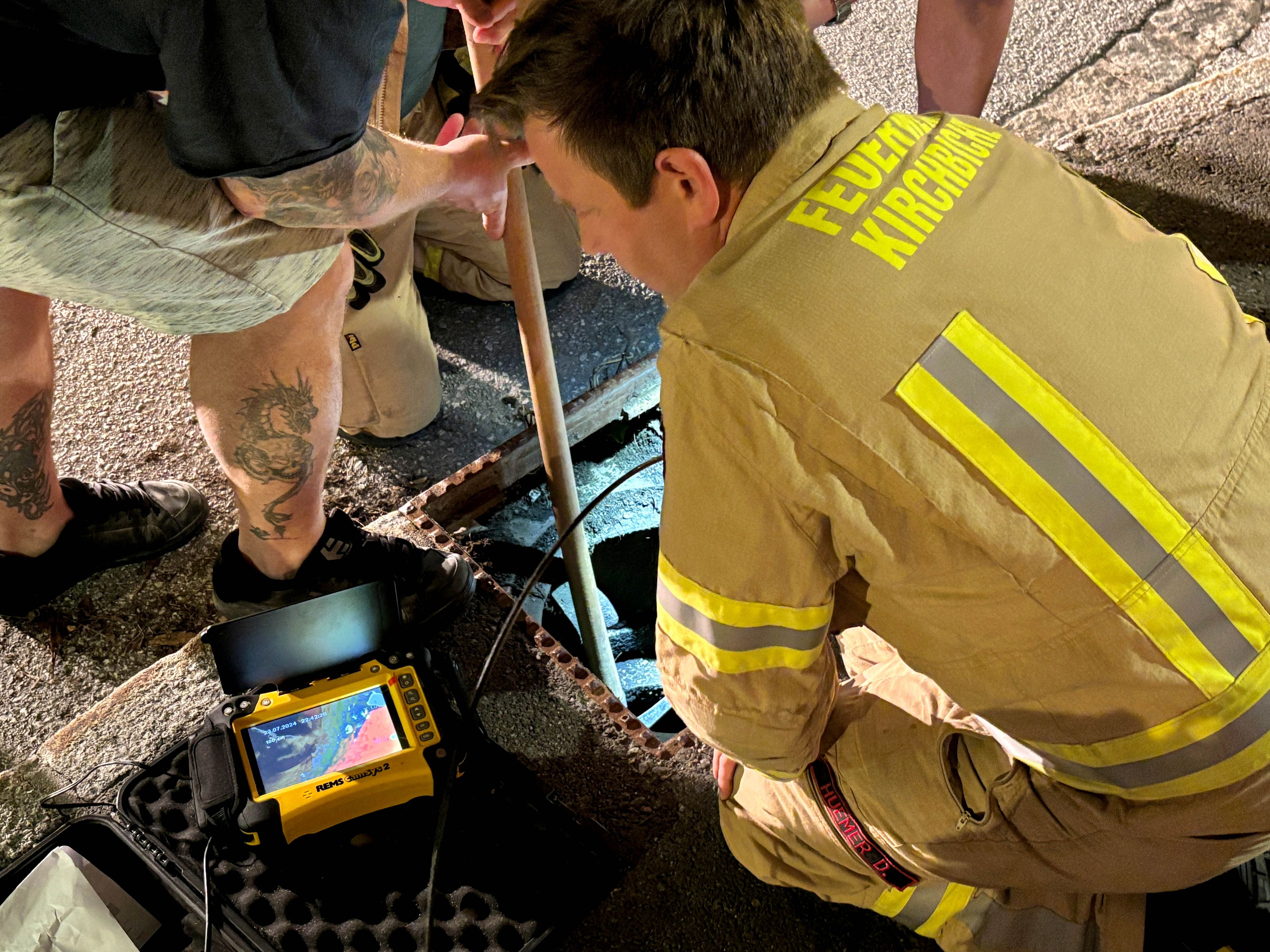 Die Feuerwehr Kirchbichl konnte die Katze aus dem Kanal befreien.
