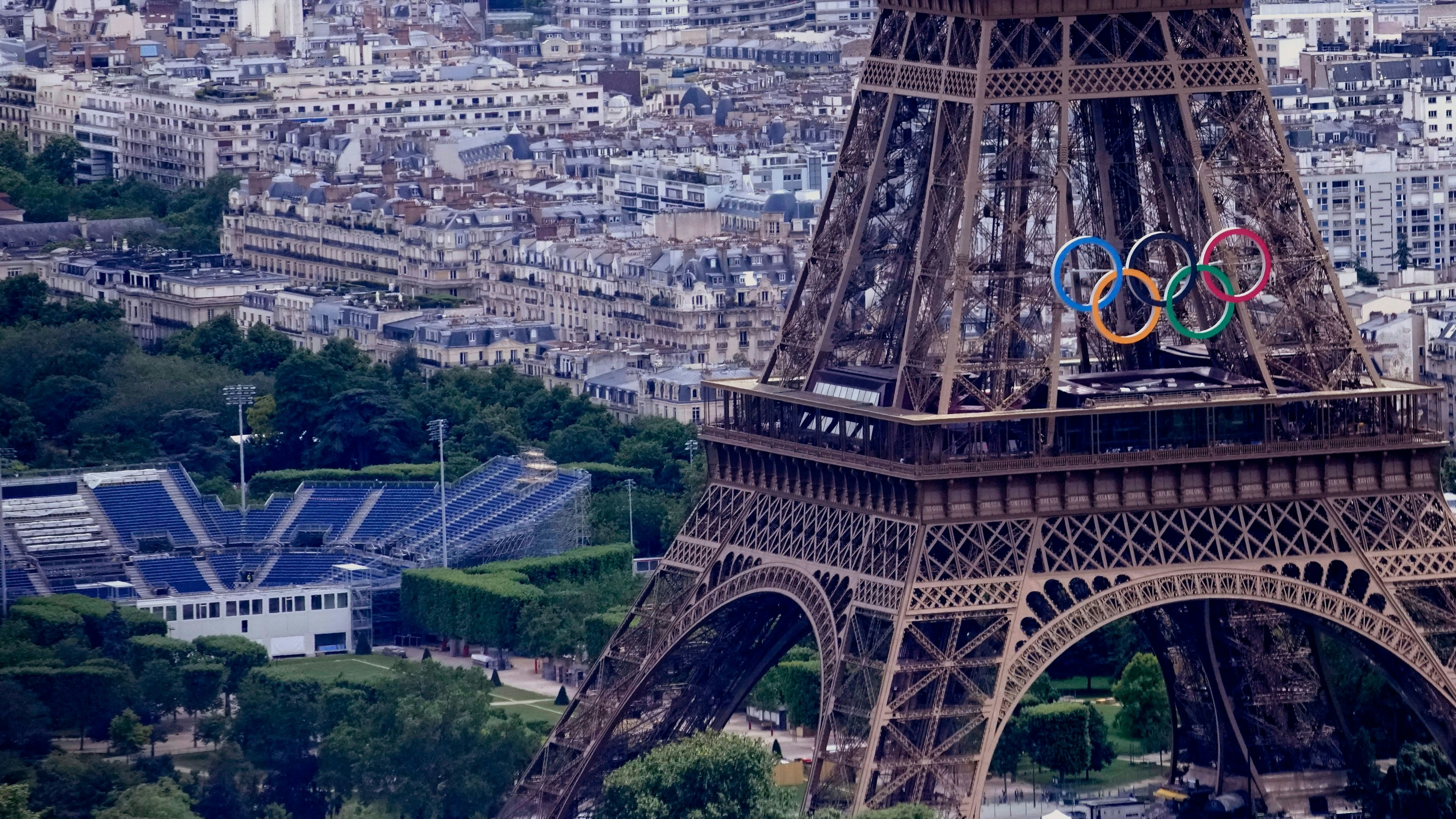 Die Austragungsstätte der Beachvolleyball-, Judo- und RInger-Wettkämpfe liegt gleich vis-à-vis vom Eiffelturm