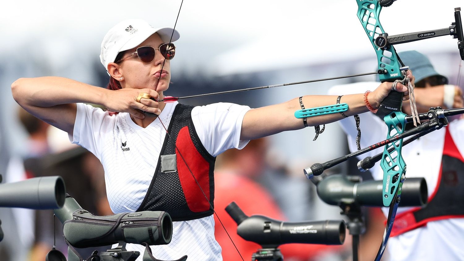 Bogenschützin Elisabeth Straka