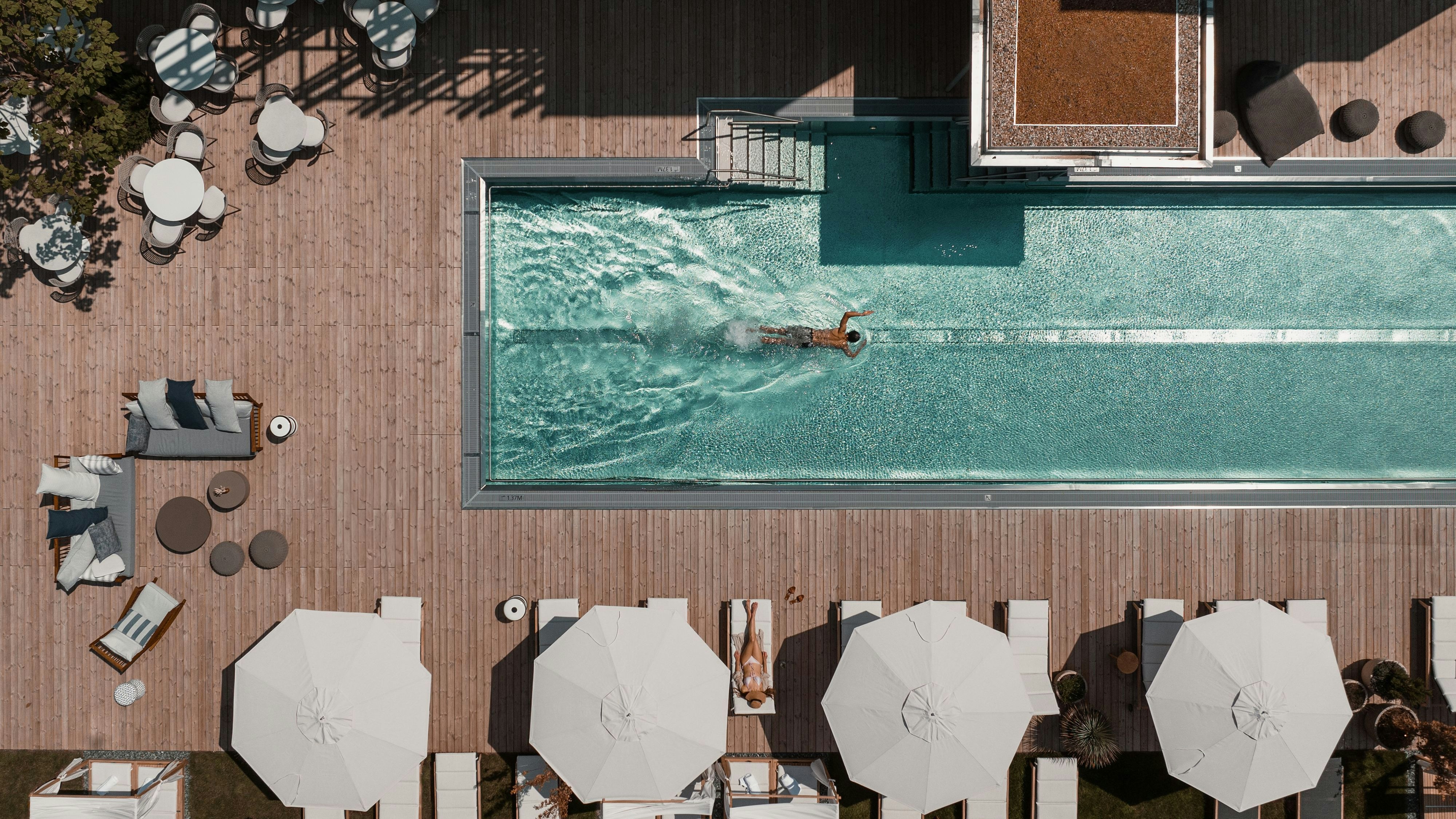 Pool auf der Terrasse des Boutique-Hotel NILS am See in Weiden.