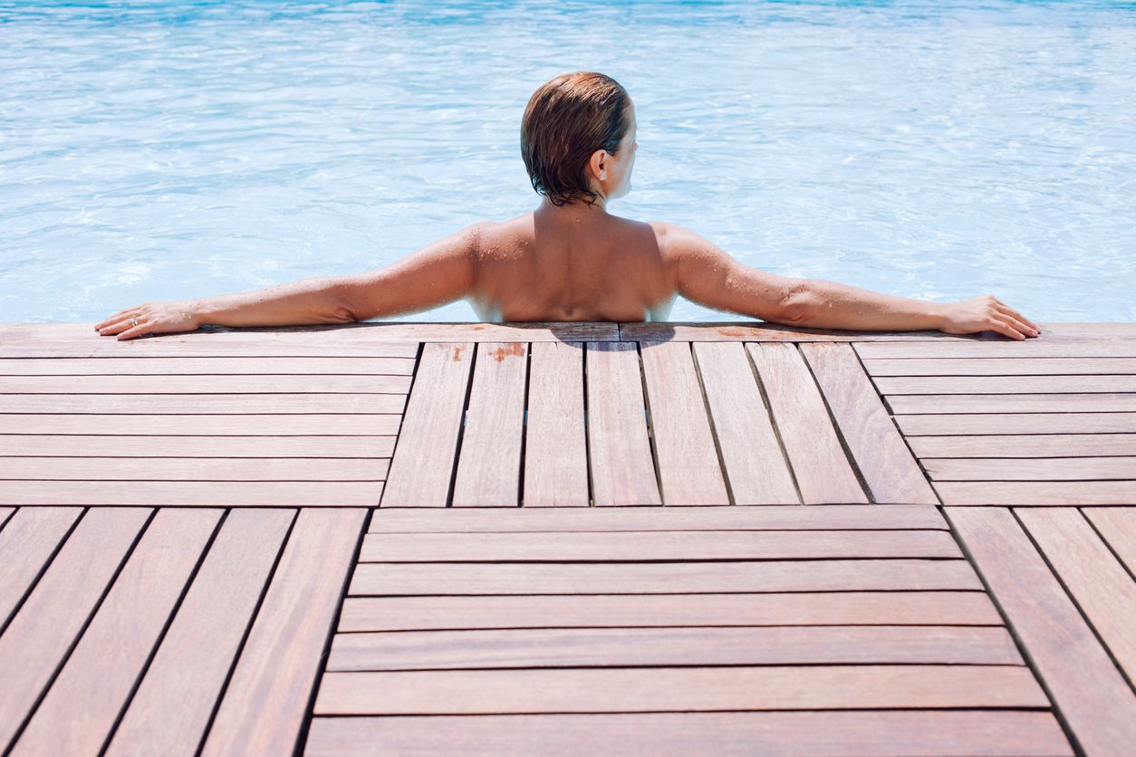 Die Frau wurde von Polizisten zum Ausgang begleitet. (Symbolfoto)