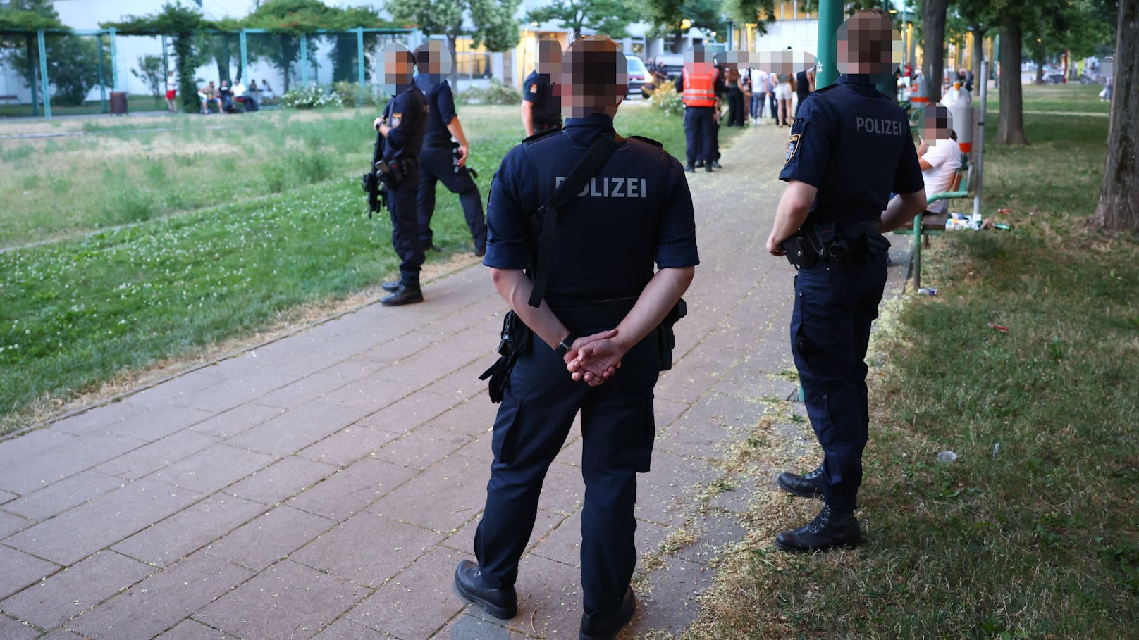 Bandenkrieg in Wien: "Sie schossen auf mein Auto!"