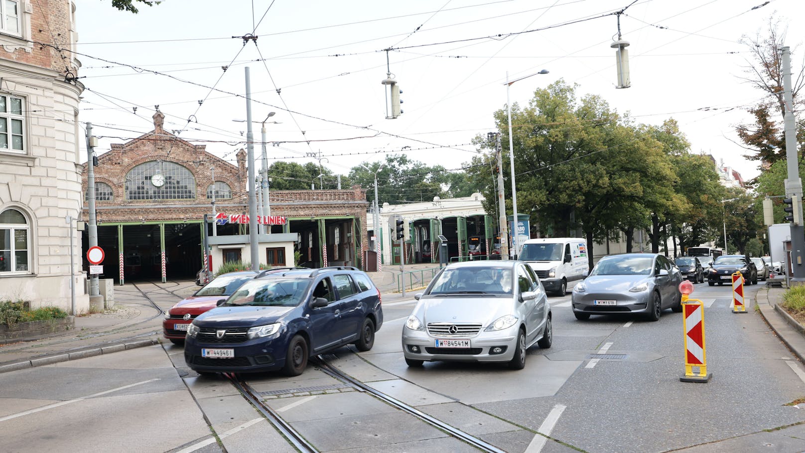 Autofahrer mitten in einer Verkehrseinschränkung