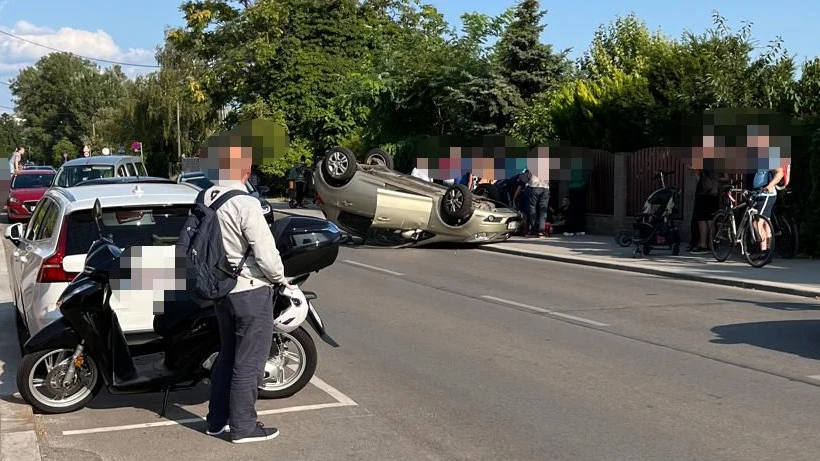 Auto landet nach Crash bei Alter Donau auf dem Dach