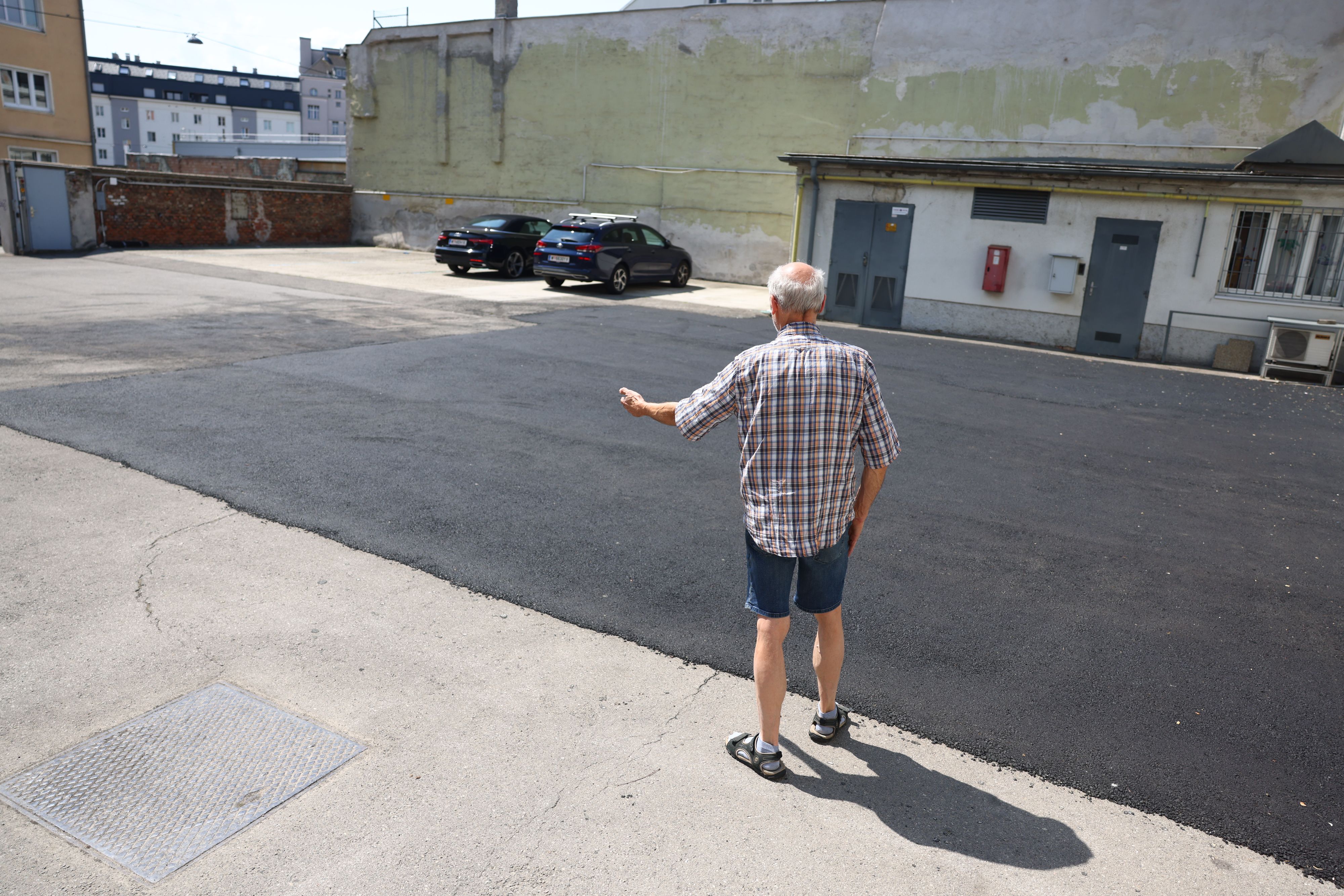 Statt 15 wurden 200 Quadratmeter asphaltiert.