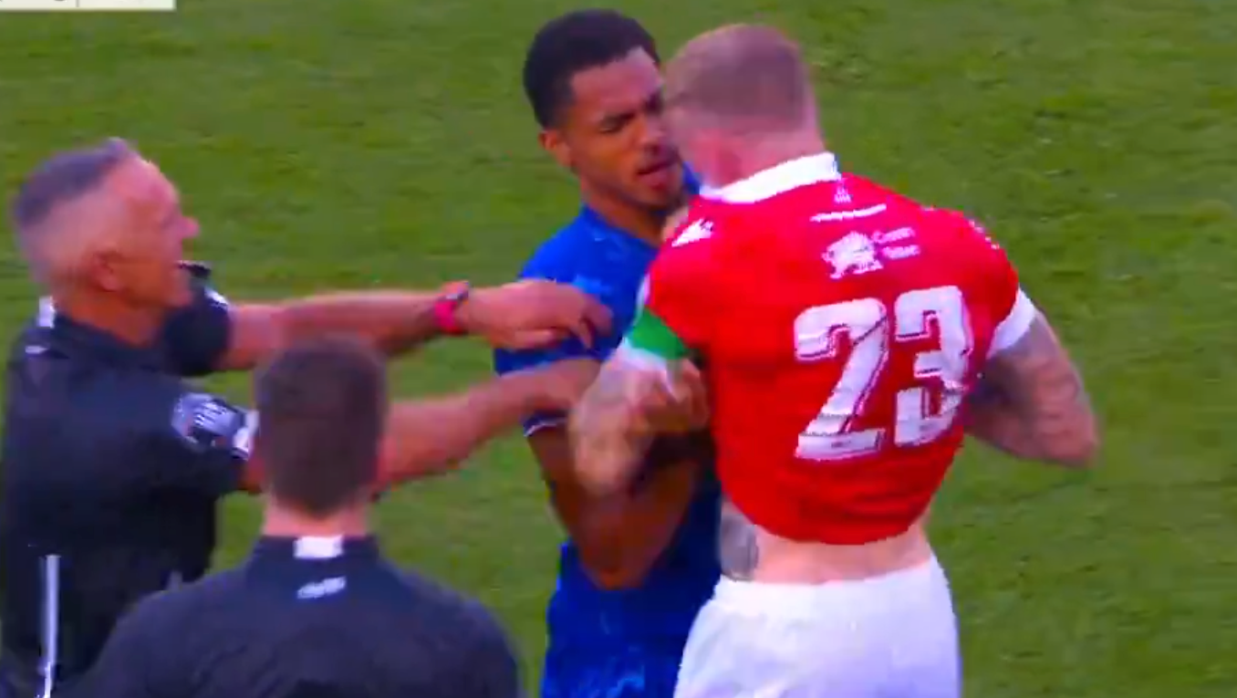 Levi Colwill von Chelsea legte sich mit James McClean an.