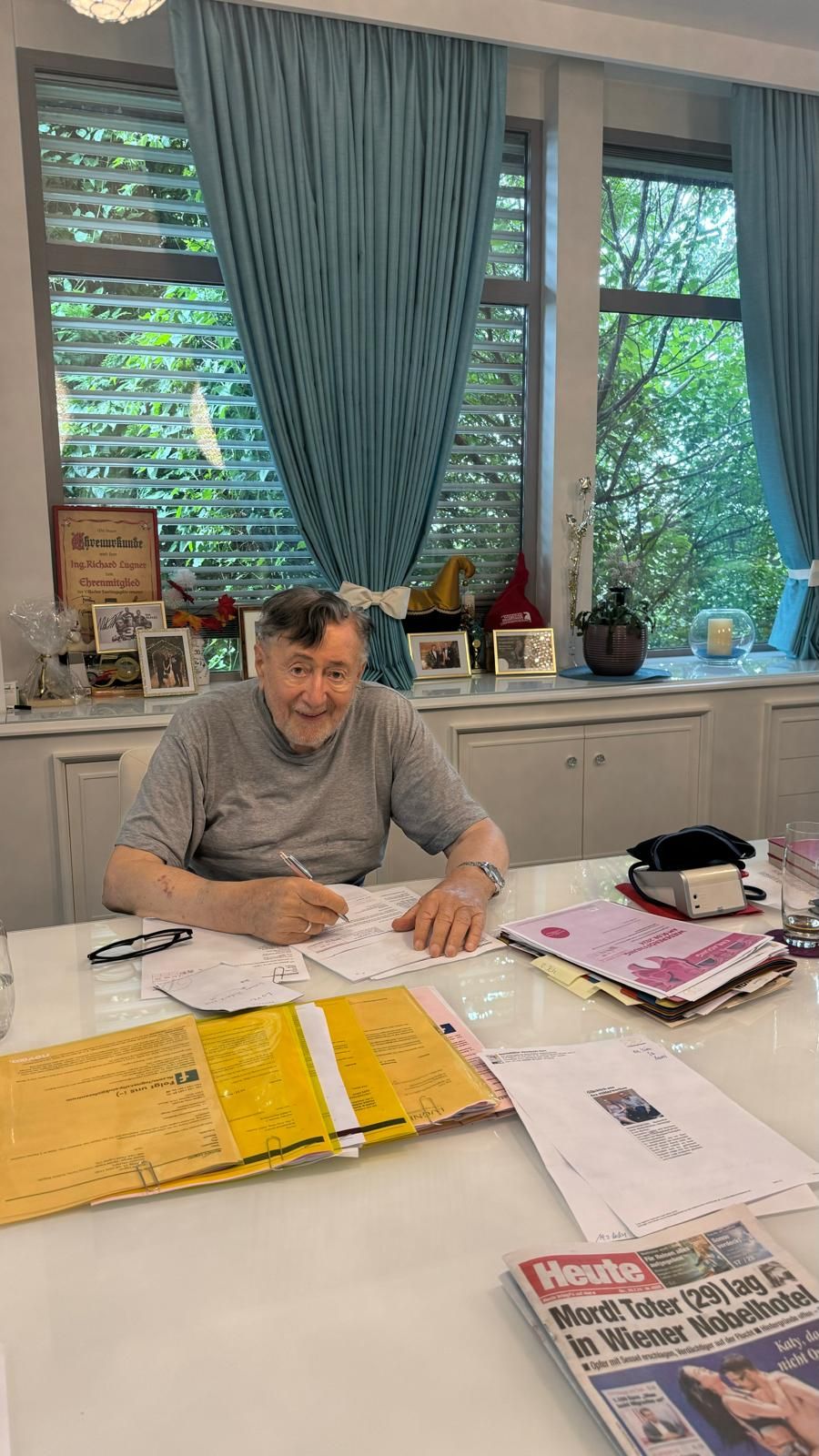 Richard Lugner trägt nun Bart 