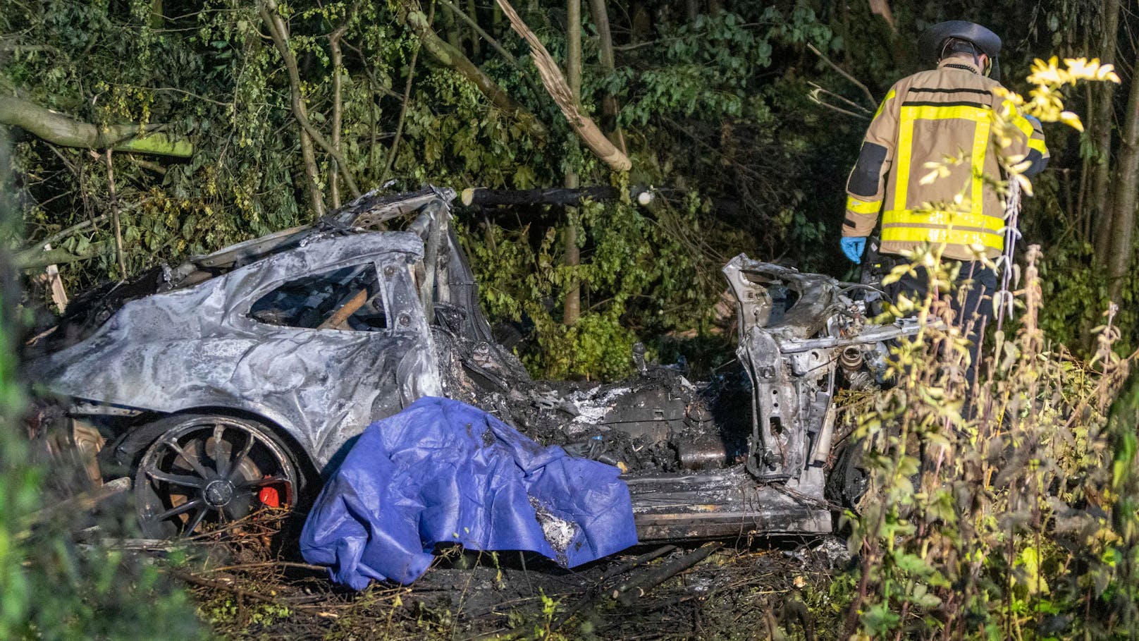 Illegales Autorennen: Vater und Sohn sterben im Porsche