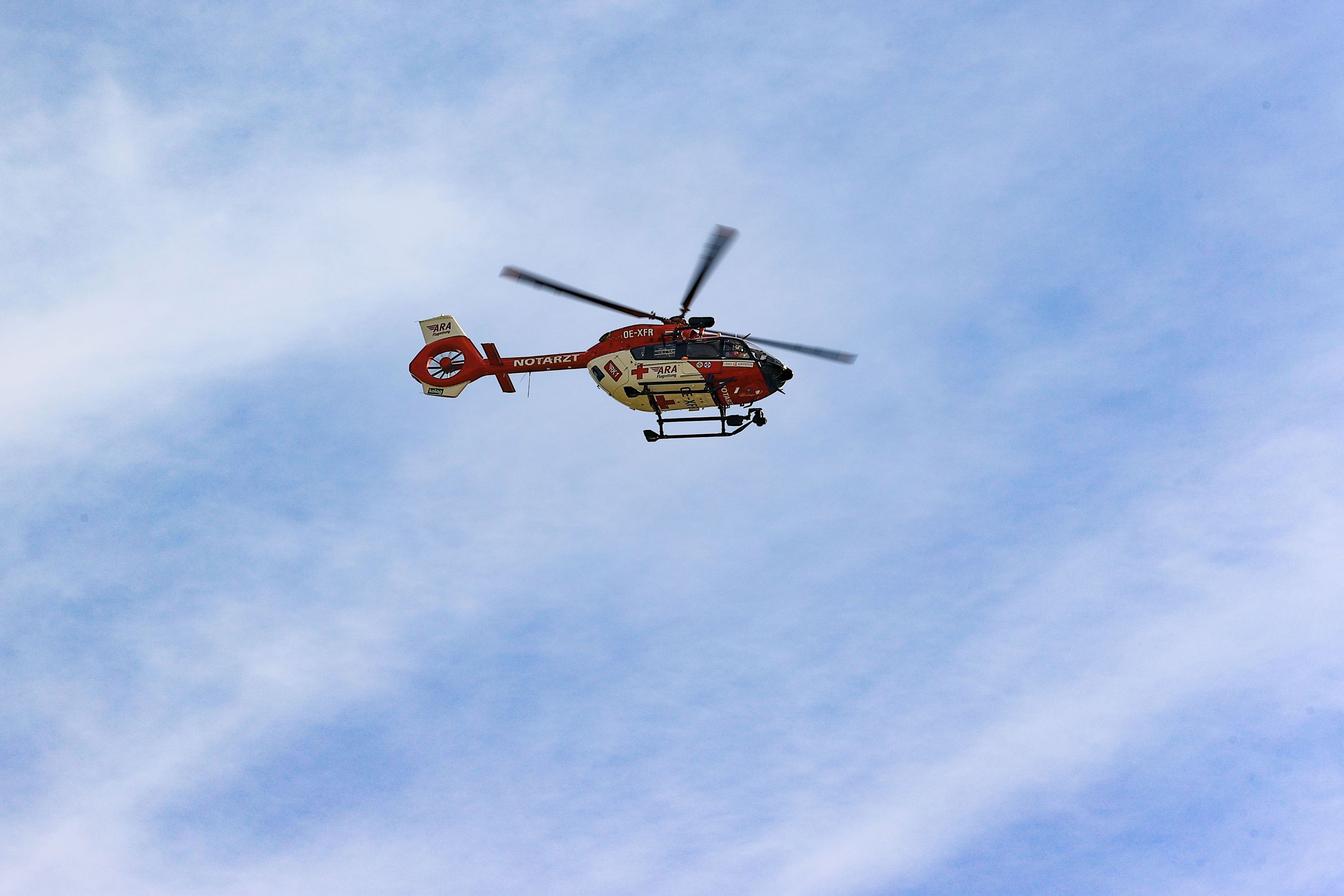 Der Urlauber musste mit dem Rettungshubschrauber ins Krankenhaus geflogen werden. 