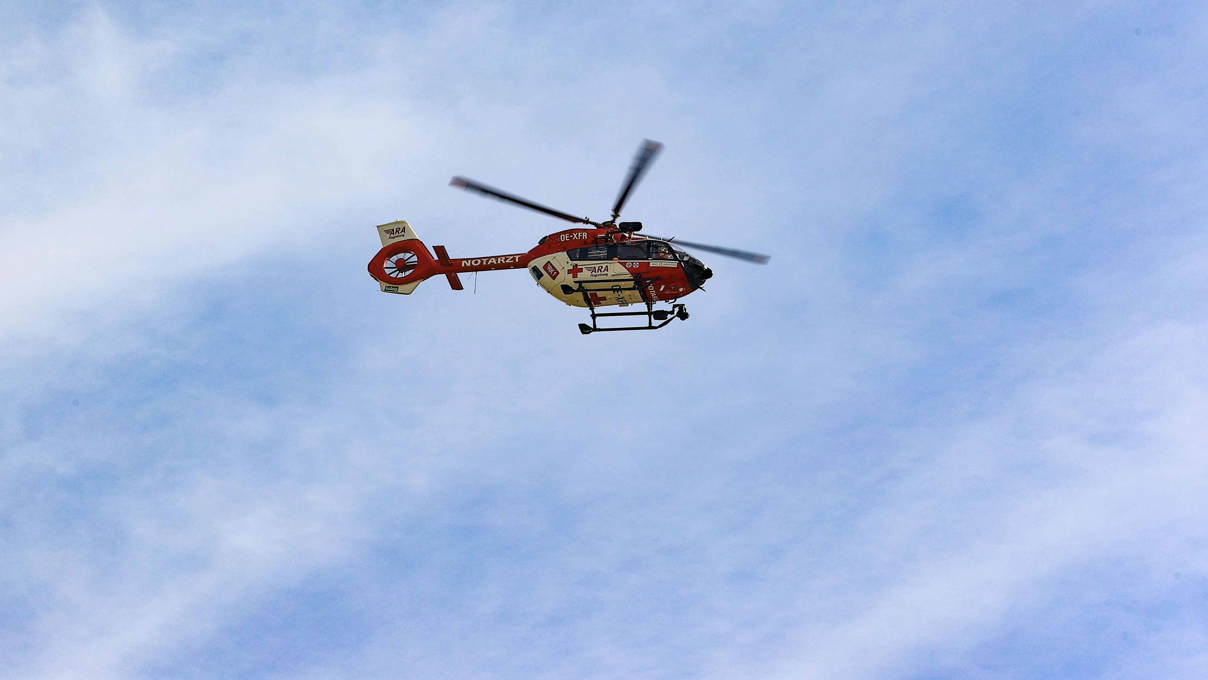 Der Urlauber musste mit dem Rettungshubschrauber ins Krankenhaus geflogen werden. 