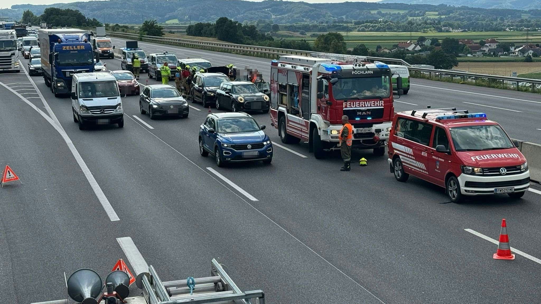 Binnen kürzester Zeit bildete sich ein über sechs Kilometer langer Rückstau, der sich nur langsam auflöste.