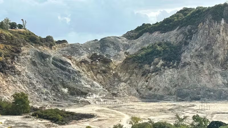 Heute.at - Erdbeben trifft Neapel – Bewohner flüchten auf Straße