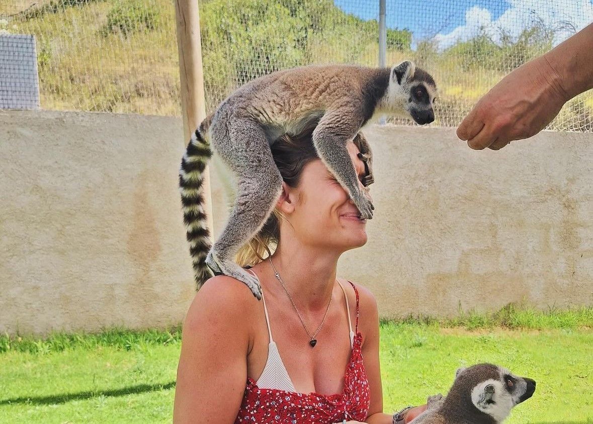 Abenteuer Griechenland! Diese Moderatorin und Rennsportexpertin auf Tuchfühlung mit den Kattas