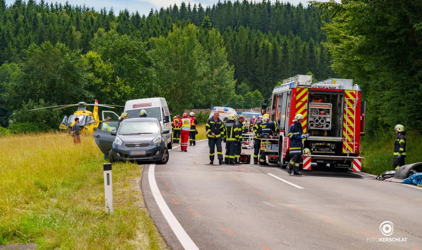 3 Kinder, nicht angegurtet – Mutter stirbt bei Crash