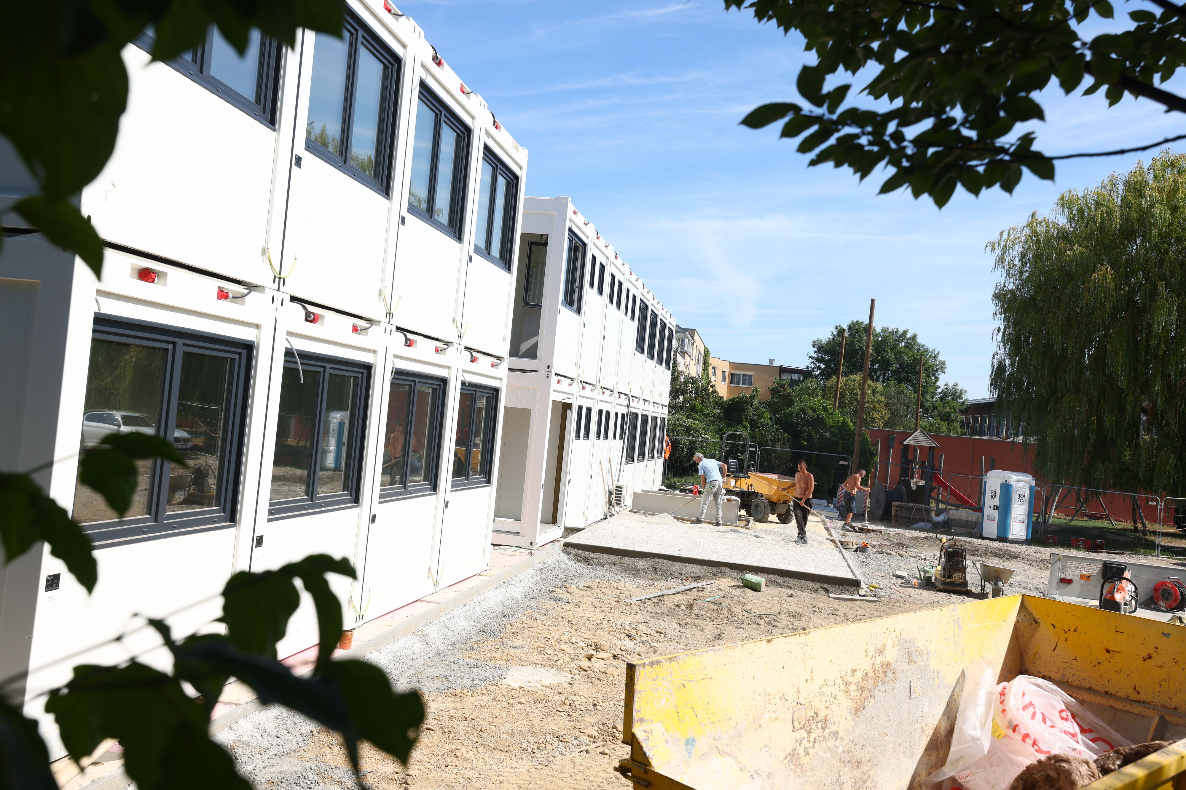 Die Containerklassen in der Rittingergasse 29A (Wien-Floridsdorf) sind fast fertig.