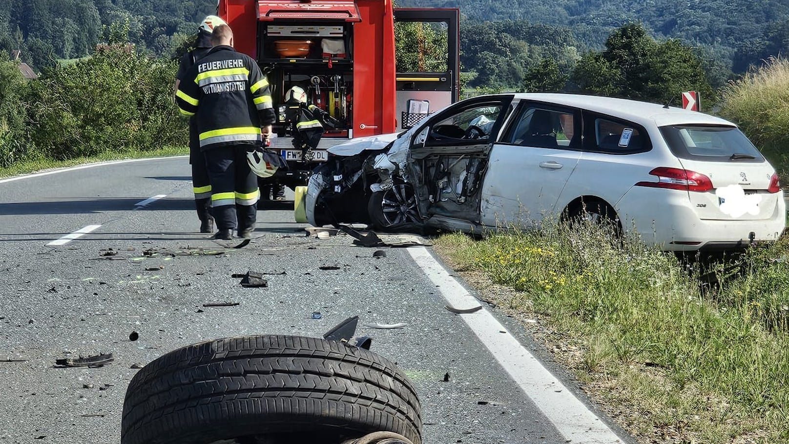 Insgesamt sieben Personen – darunter auch drei Kinder – wurden bei dem Unfall verletzt. 