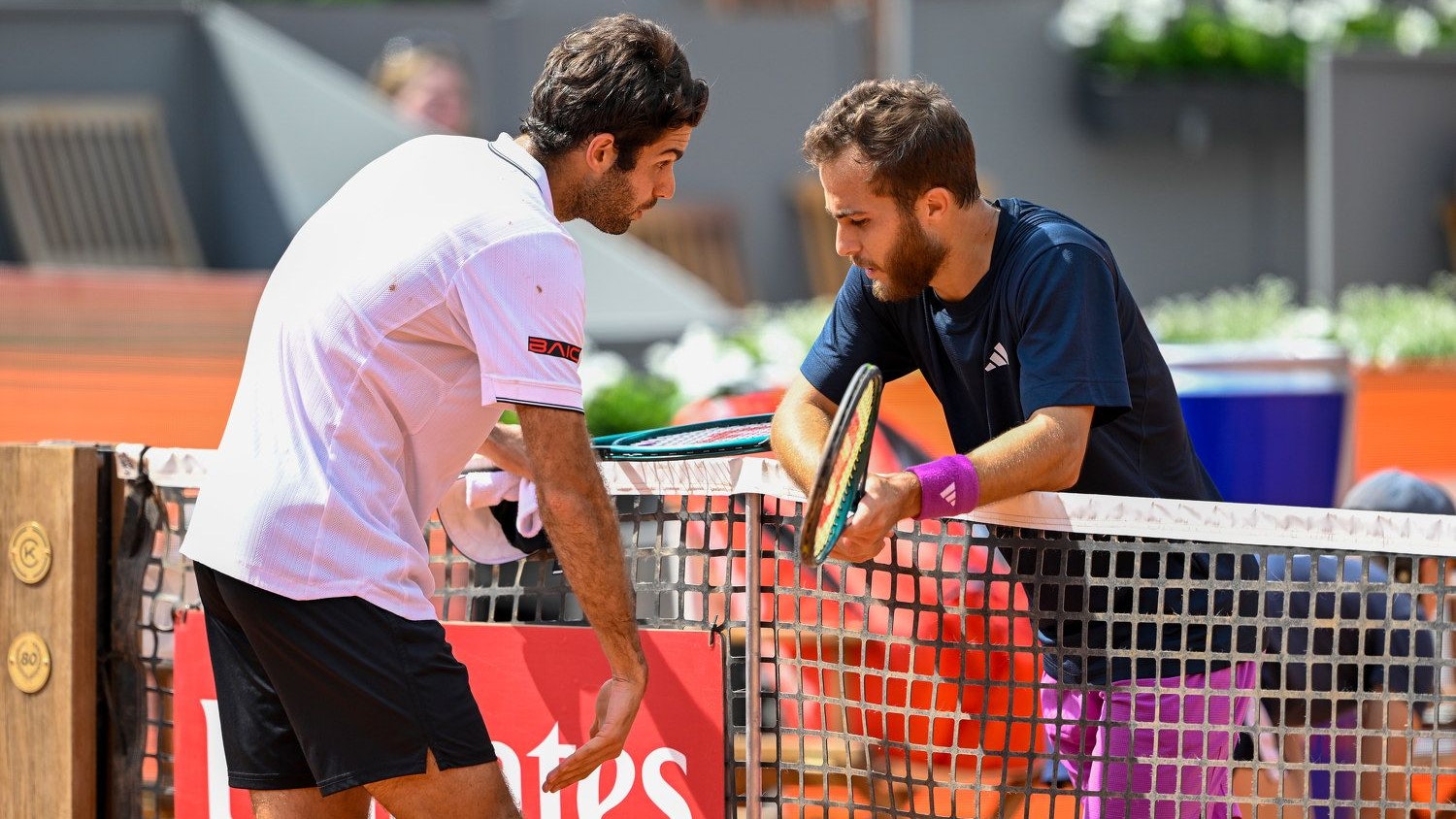 Hugo Gaston profitiert von der Aufgabe seines Gegners. 