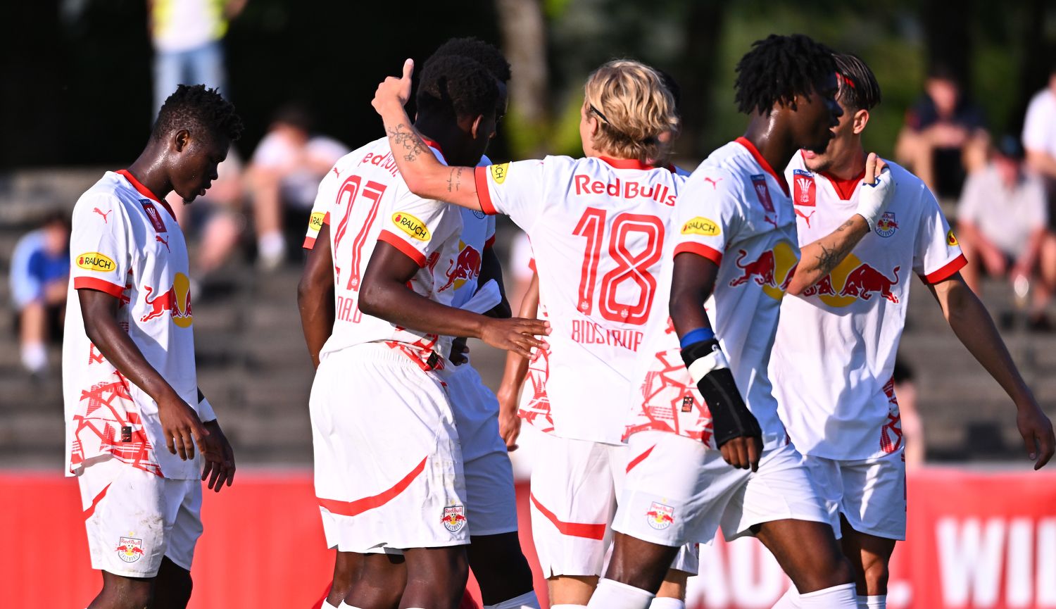 Red Bull Salzburg feiert den Aufstieg in der ersten ÖFB-Cuprunde. 