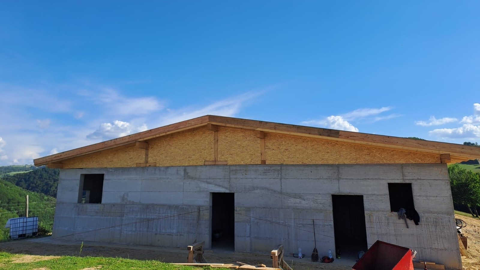 Hier entsteht ein Teil des Tigergeheges in Rumänien. 