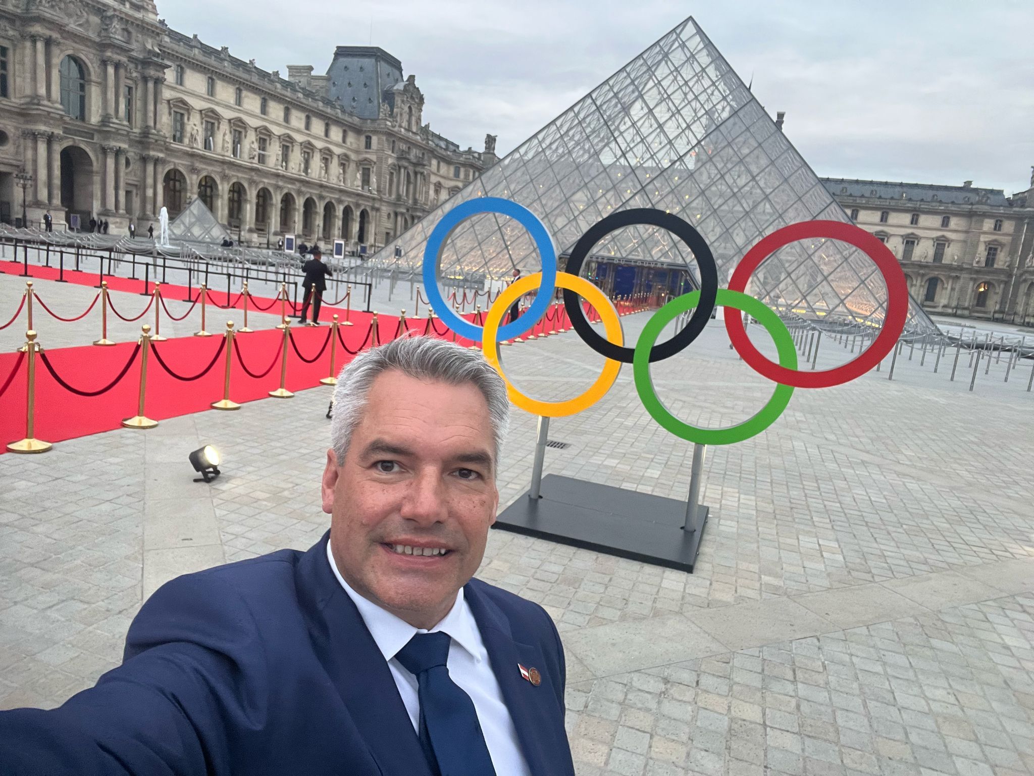 Für die Olympischen Spiele reiste Bundeskanzler Karl Nehammer nach Paris und traf dort unter anderem auch den französischen Innenminister.
