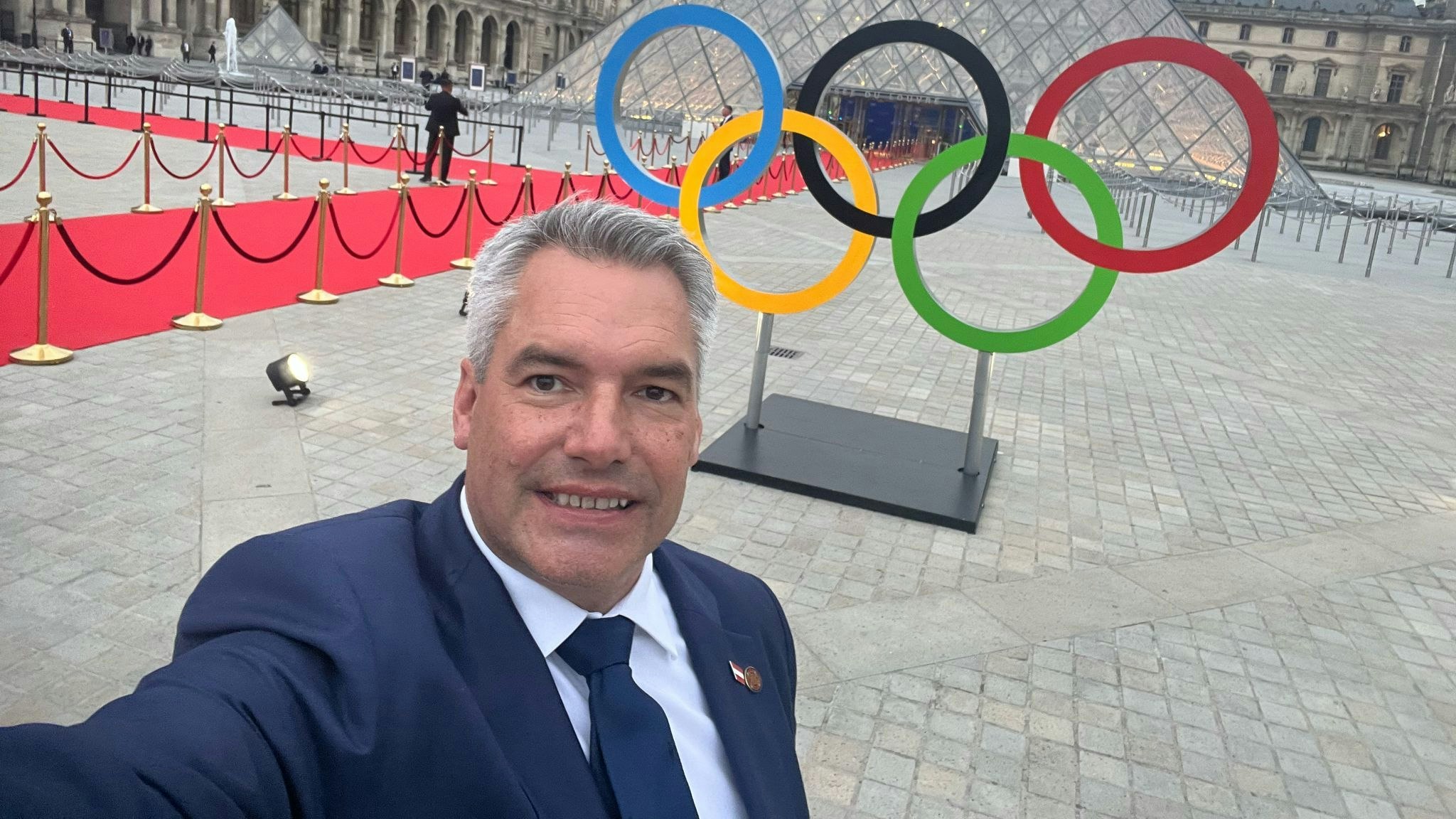 Für die Olympischen Spiele reiste Bundeskanzler Karl Nehammer nach Paris und traf dort unter anderem auch den französischen Innenminister.