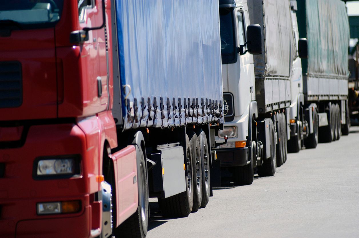 Die enorme Flut an Lkw-Fahrten stößt den Tirolern massiv auf. Symbolbild. 