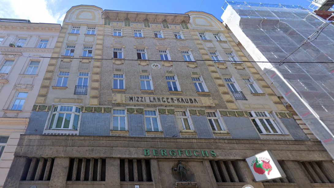 Bei der Kaiserstraße 15 in Wien wohnte und handelte die Alpinistin Mizzi Langer-Kauba. Heute hausiert hier das Outdoor-Ausrüstungsgeschäft "Bergfuchs", welches aber keine Verbindung zu der einstigen Unternehmerin hat.