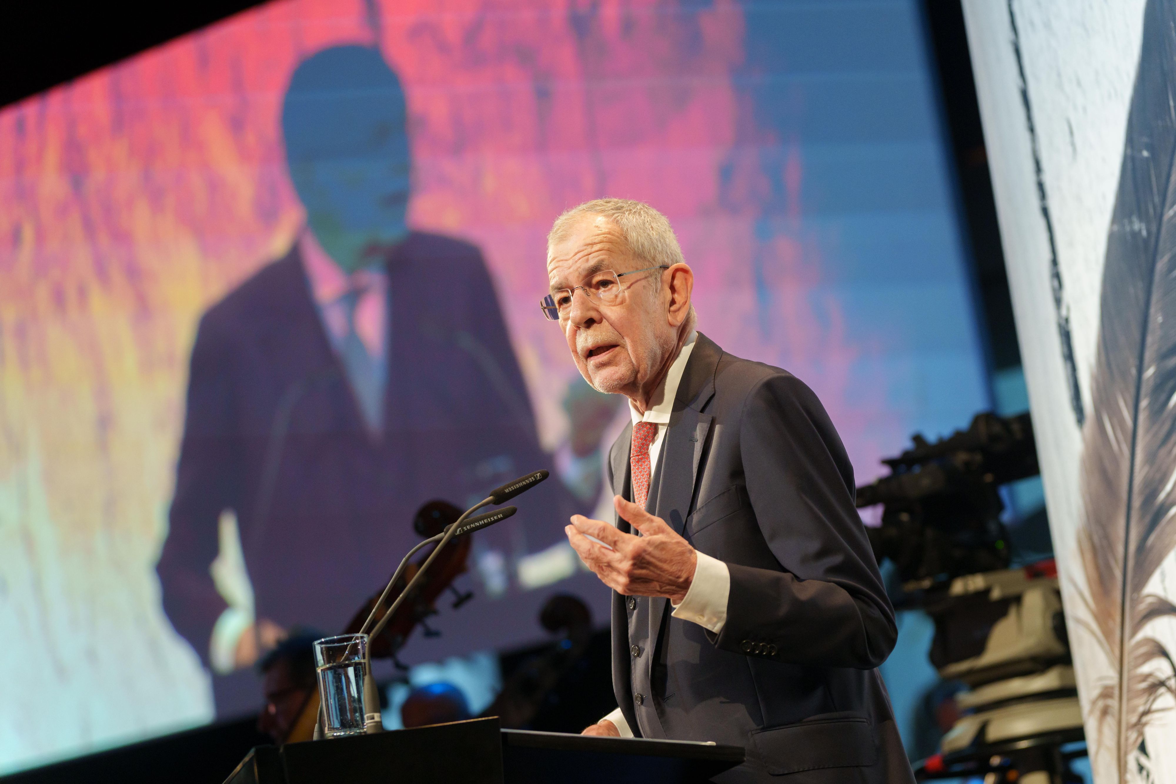 Bundespräsident <strong>Alexander Van der Bellen</strong> muss ins Krankenhaus.