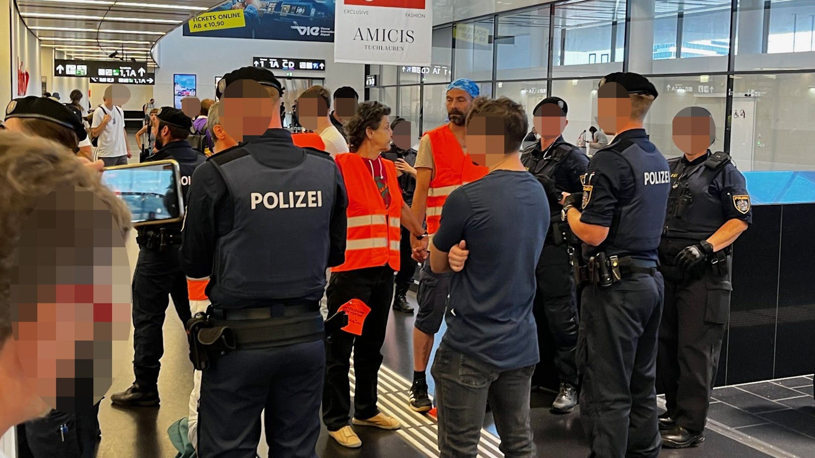 Eine große Protestwelle drohte die "Letzte Generation" erst Mitte der Woche an. Das Resultat am Samstag: Aktivisten, die Gedichte vorlesen.