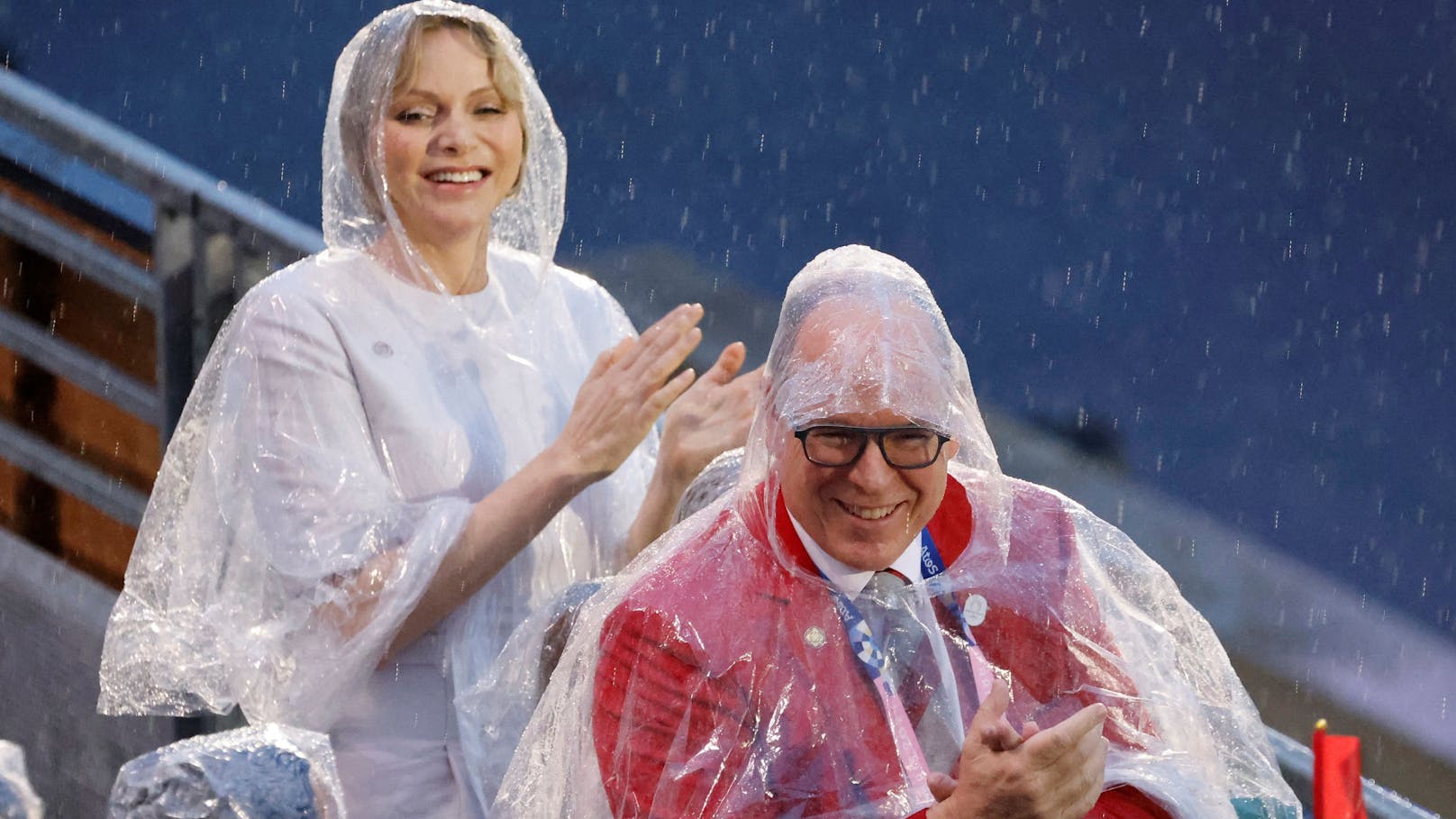 Krise bei Charlène & Albert? Trotz Regen strahlen sie