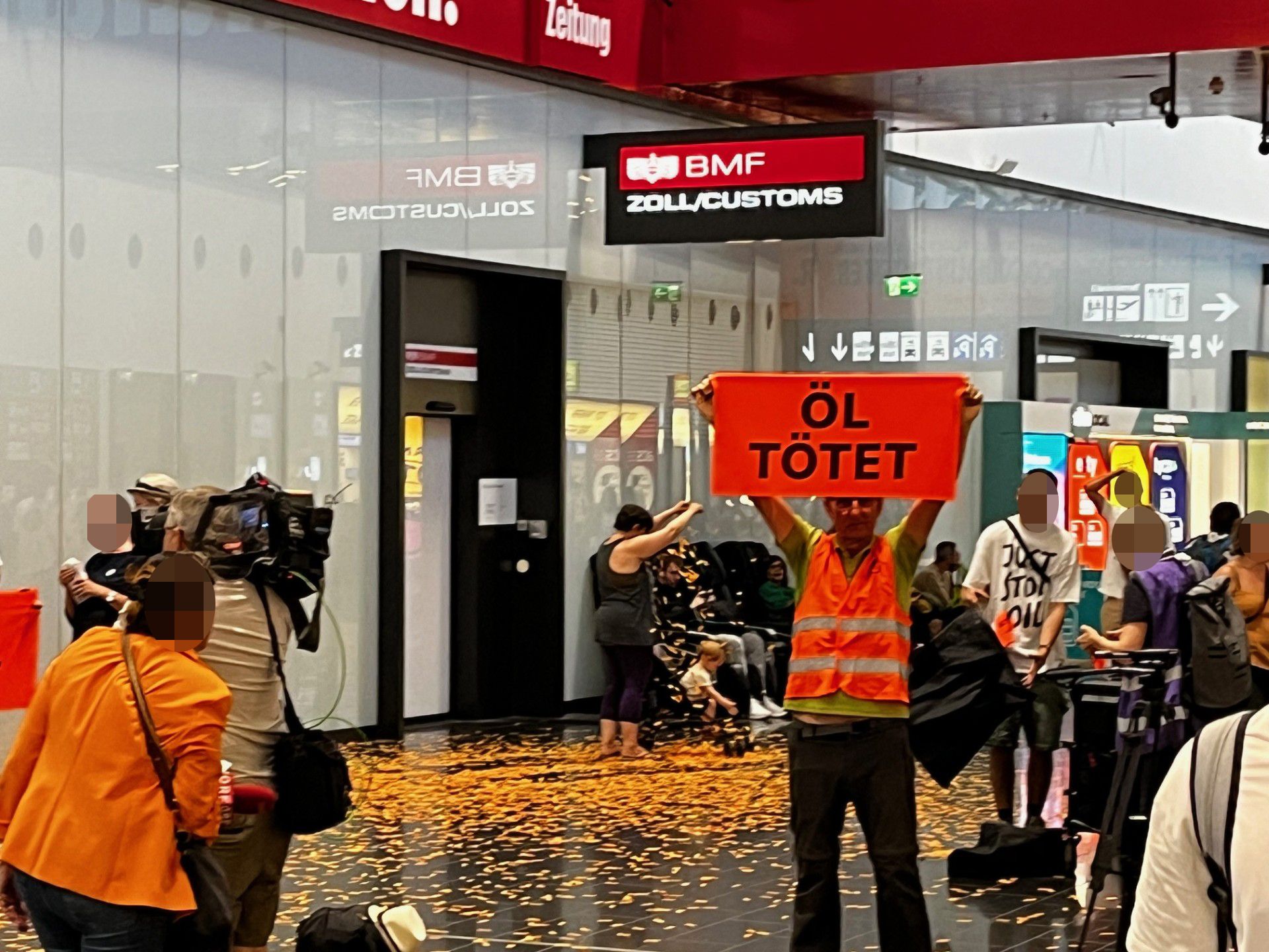 Klimaaktivistinnen und -aktivisten haben in den letzten Tagen versucht, den Flugverkehr in Österreich, der Schweiz und Deutschland zu stören.