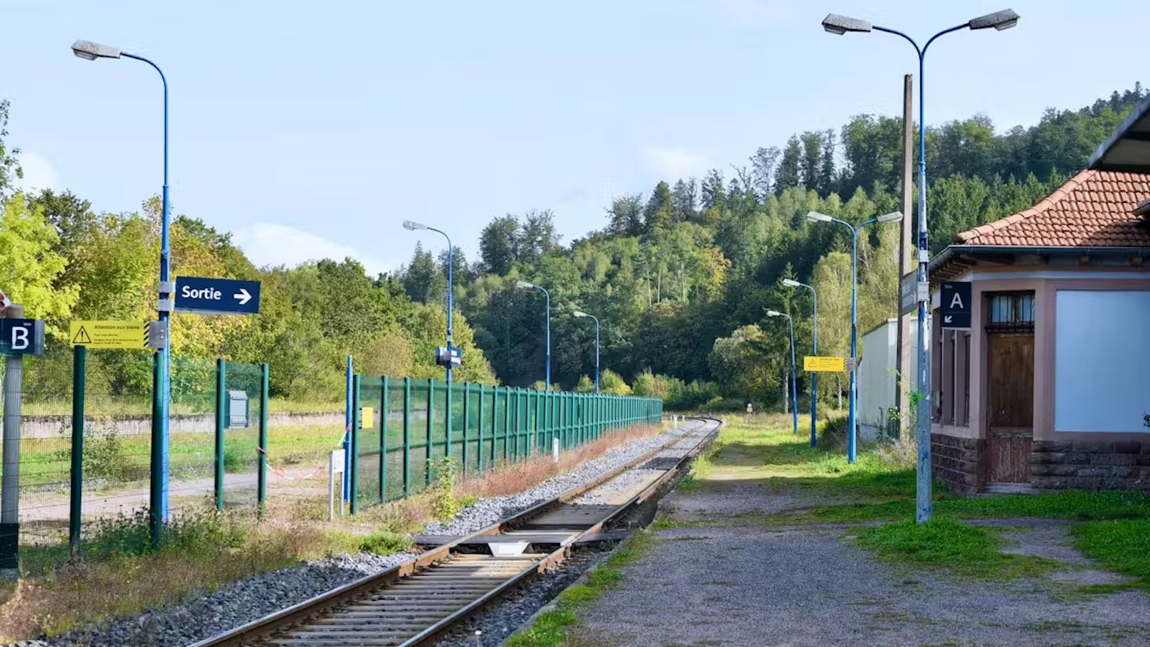 Die 15-Jährige war auf dem drei Kilometer langen Fußweg zum Bahnhof von Saint-Blaise-la-Roche verschwunden.