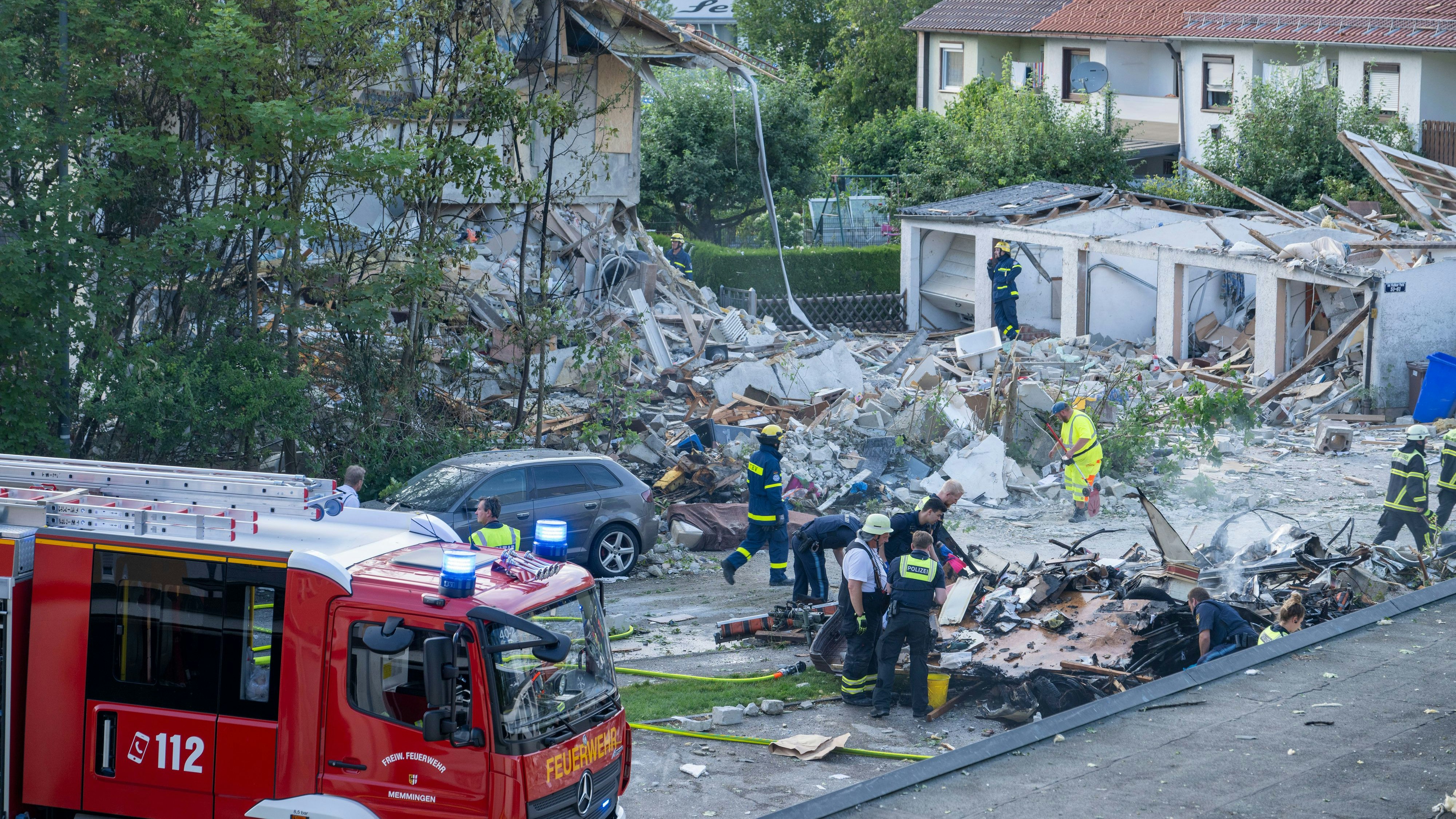 Eine Explosion in einem Wohnhaus in Memmingen hat ein Trümmerfeld hinterlassen.