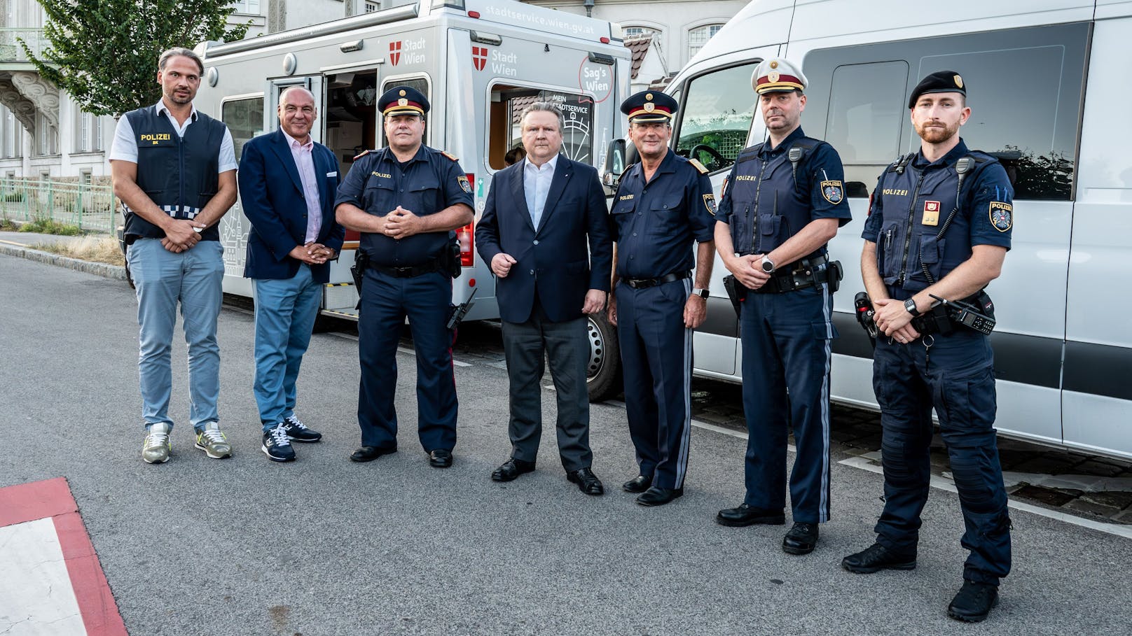 Gemeinsamer Einsatz der Wiener Polizei mit der Stadt Wien am Samstag.