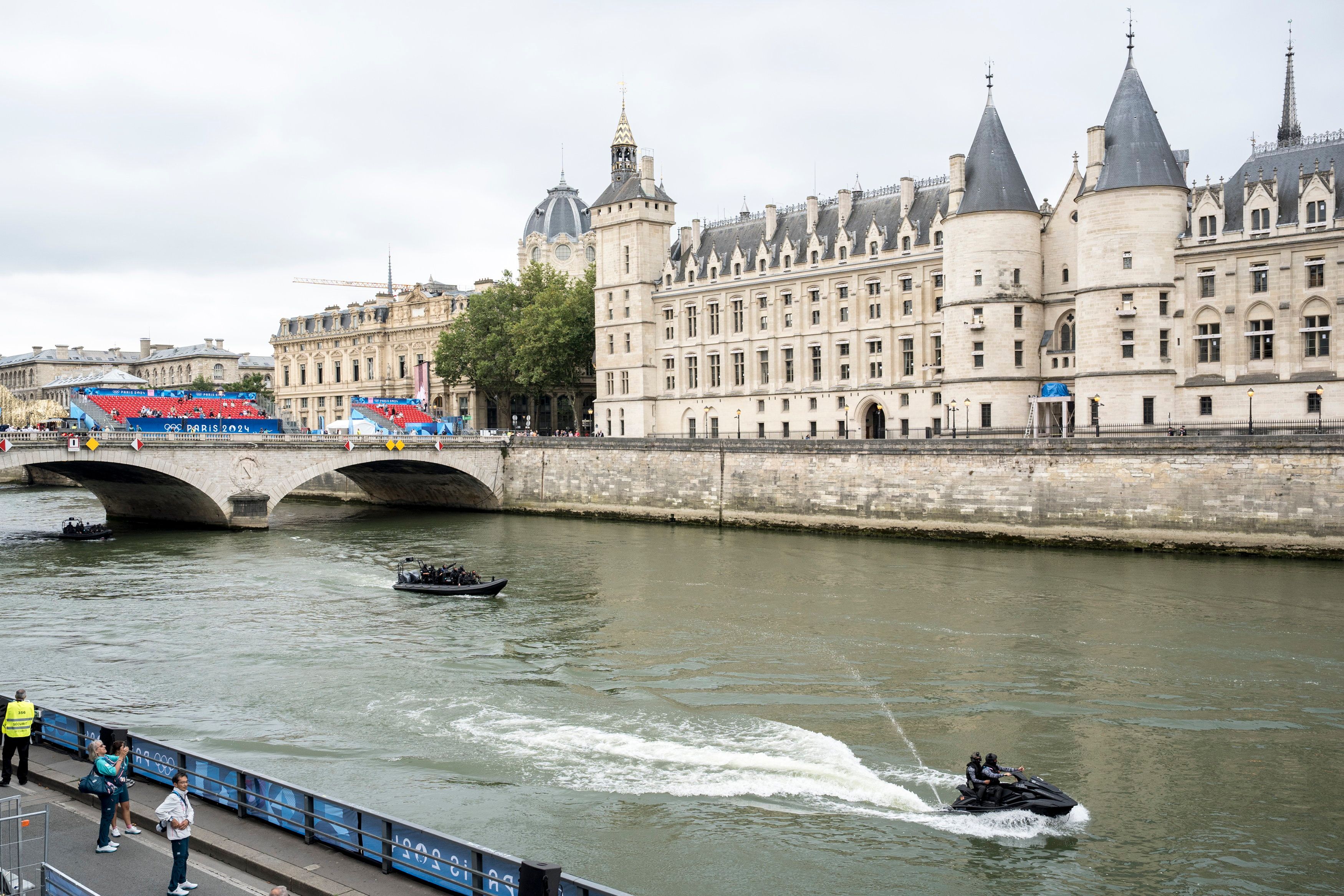 Die Wasserqualität in der Seine sorgt für Ärger.