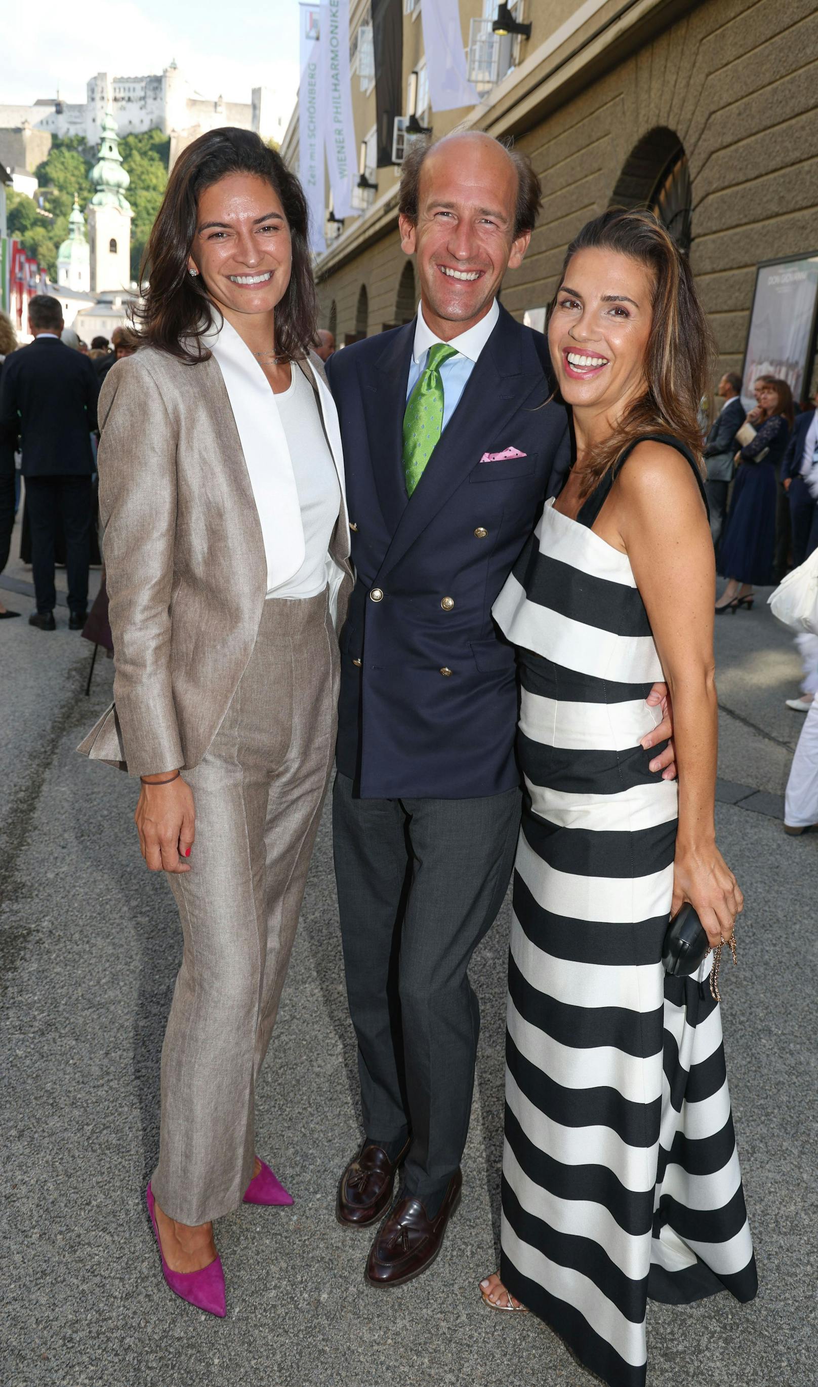 Angelique und Hubertus Weinberger (Eisenwerk Sulzau Werfen) mit Star-Designerin Caroline Sinemus