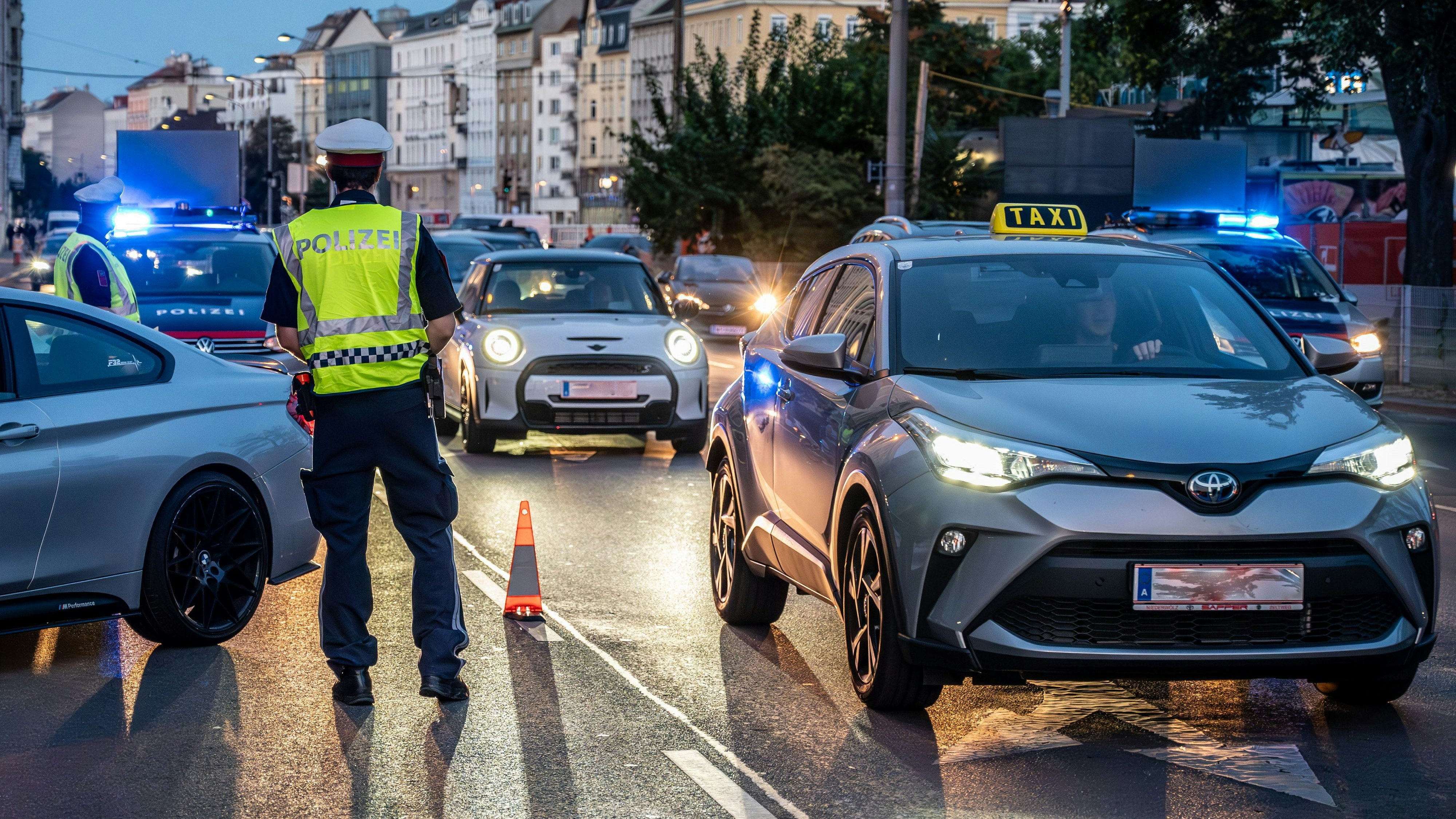 Heute.at - Mit 49 km/h auf E-Scooter! Polizei greift in Wien durch