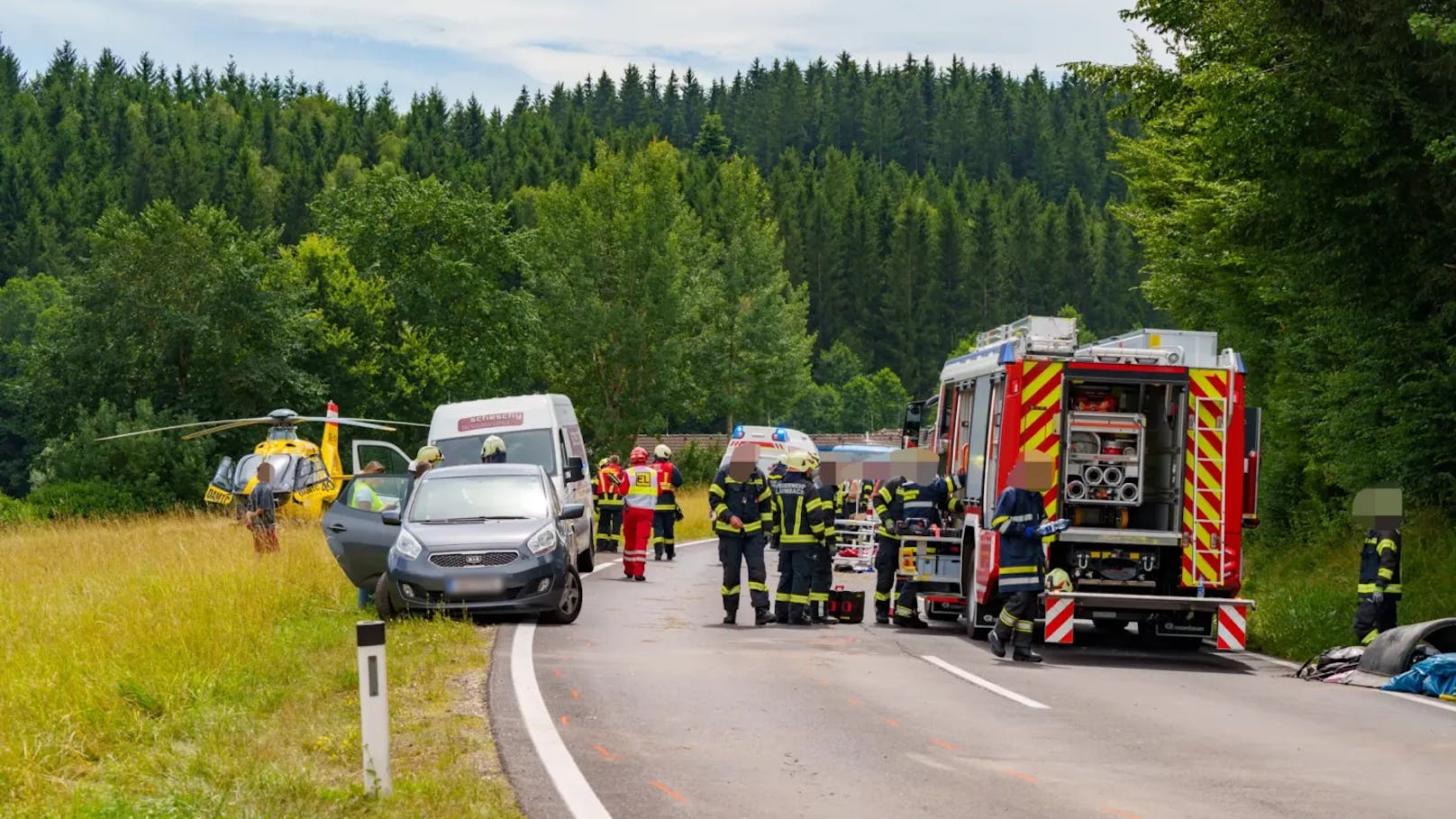 In der Kurve kam es zu einer Frontalkollision der beiden Fahrzeuge.