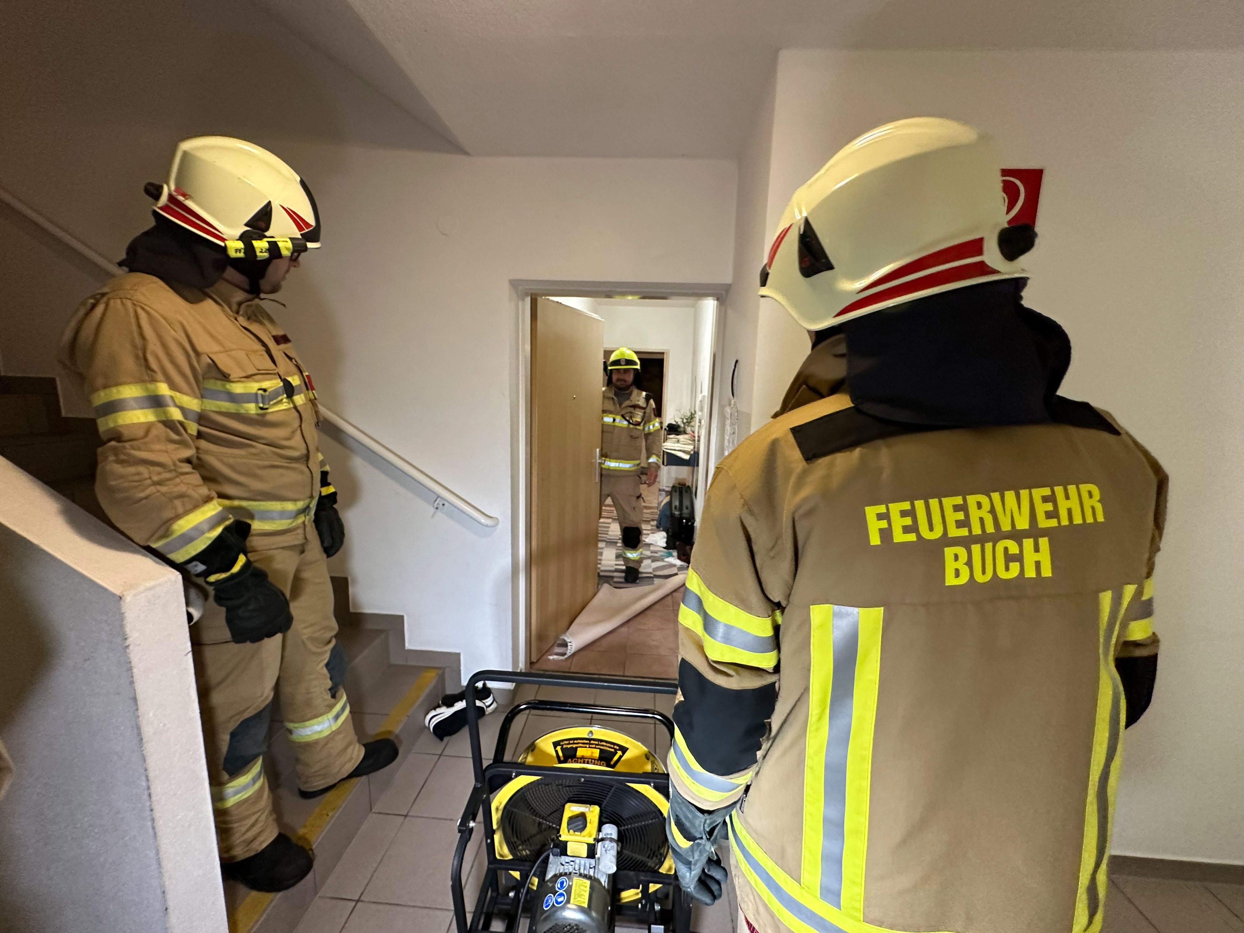 Der Verletzte wurde nach der Erstversorgung mit der Rettung in die Klinik Innsbruck verbracht.