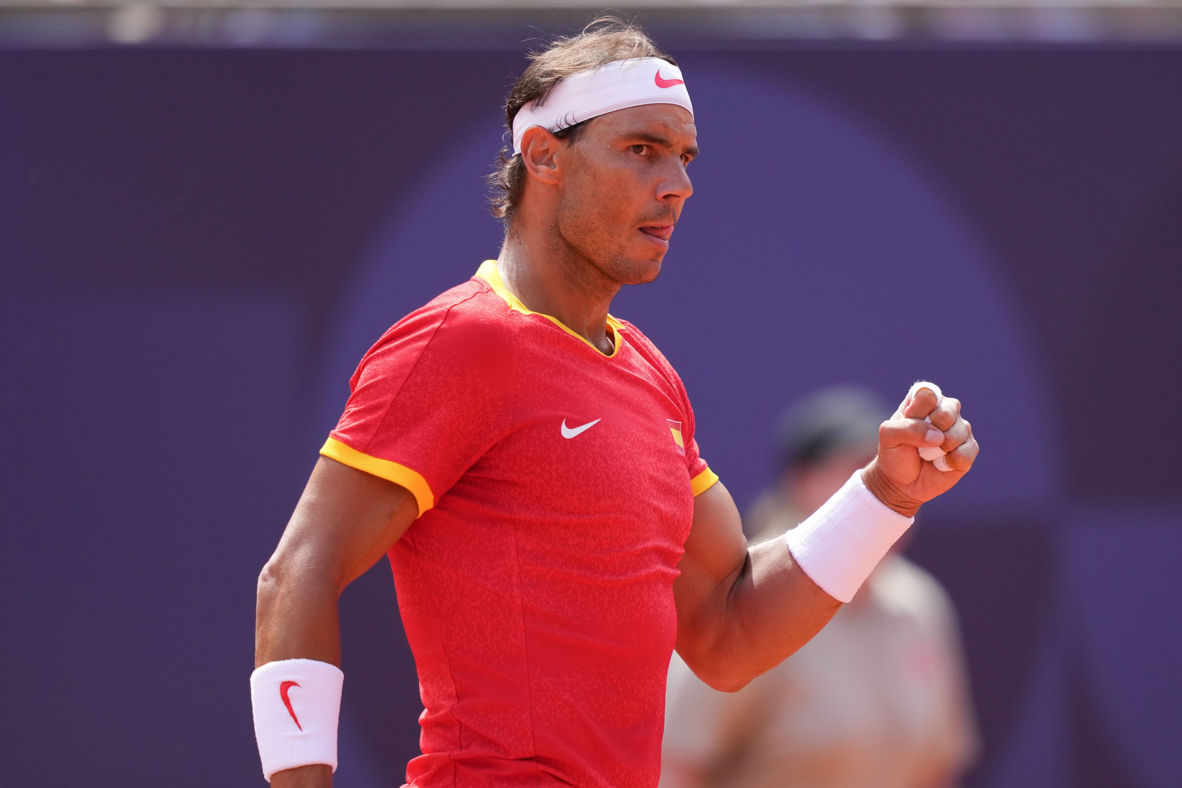 Rafael Nadal schlägt auch in der nächsten Runde im Einzel auf.